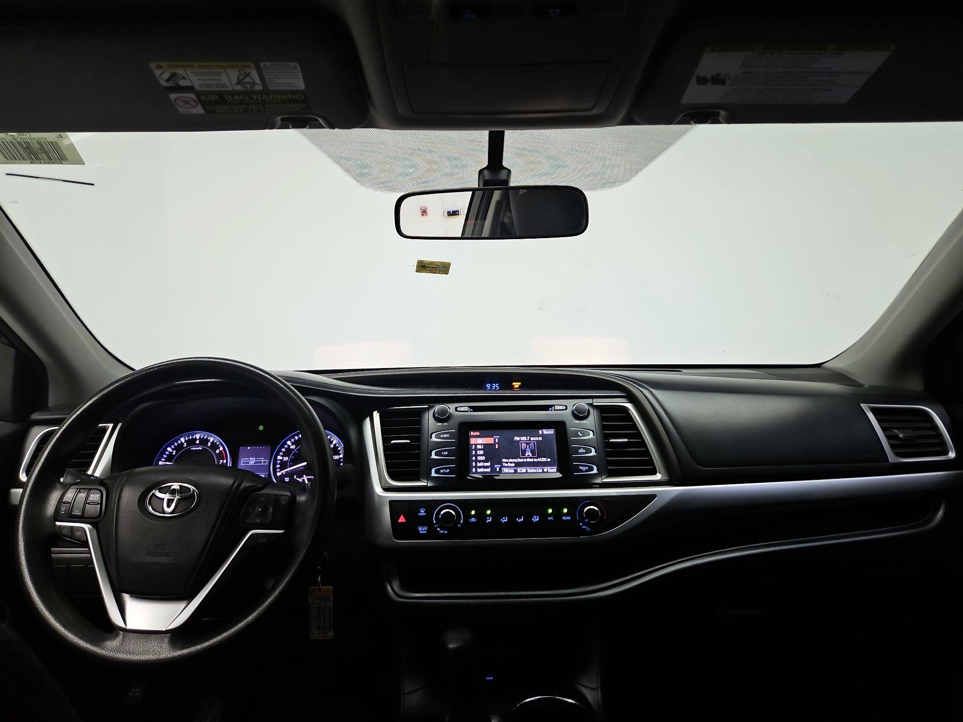 Thumbnail: 2015 Toyota Highlander - 9