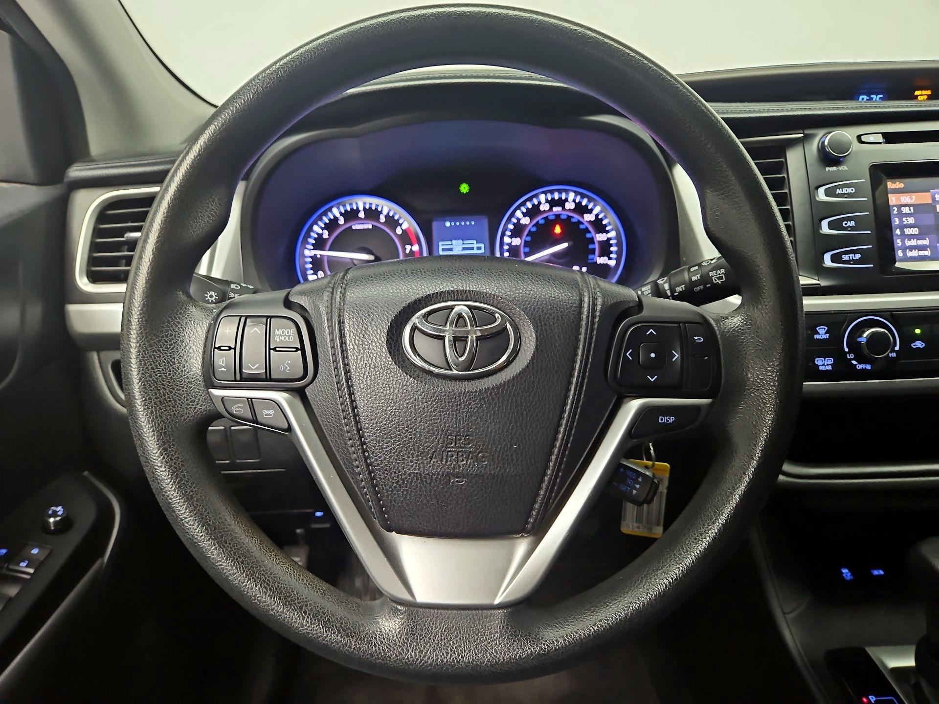 Thumbnail: 2015 Toyota Highlander - 10