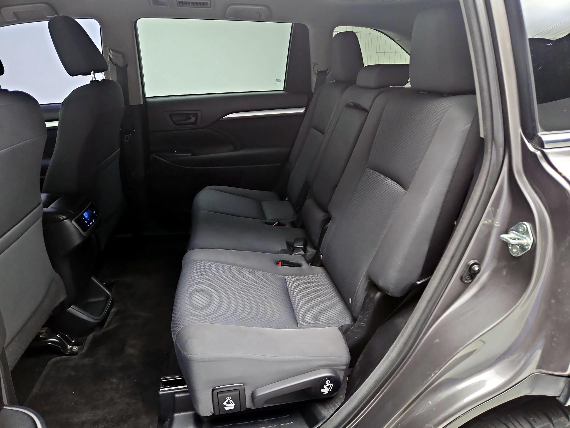 Thumbnail: 2015 Toyota Highlander - 19