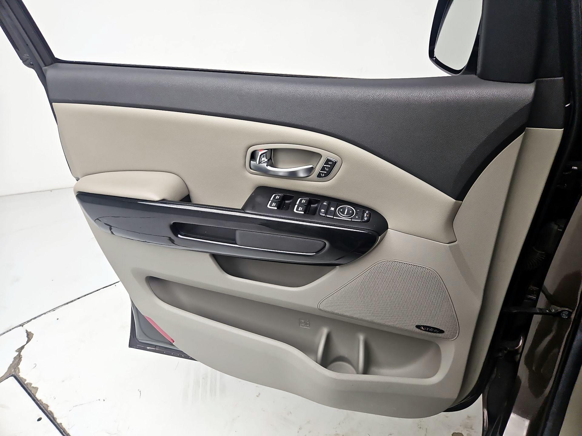 Thumbnail: 2015 Kia Sedona - 12