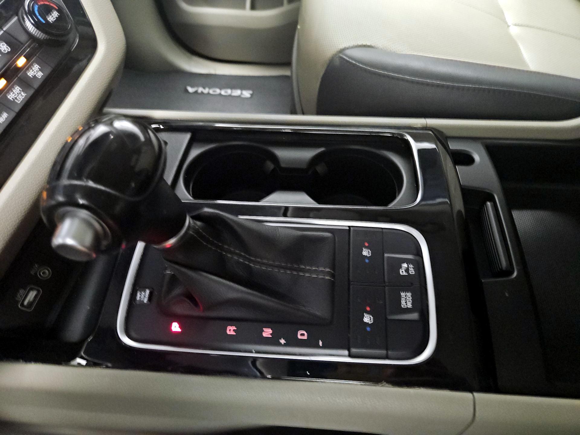 Thumbnail: 2015 Kia Sedona - 18
