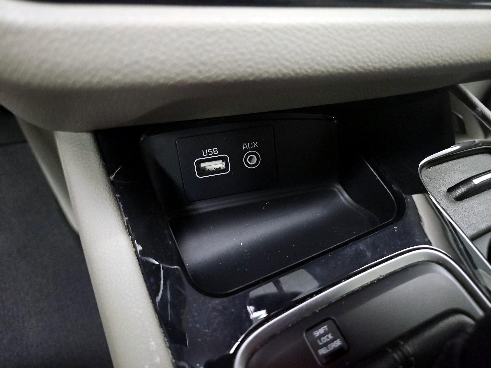 Thumbnail: 2015 Kia Sedona - 19
