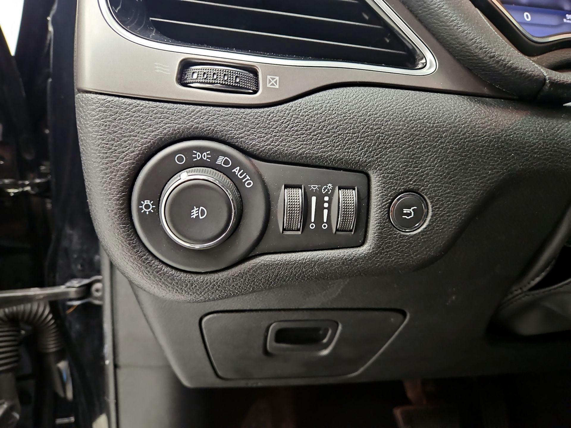 Thumbnail: 2021 Jeep Cherokee - 13