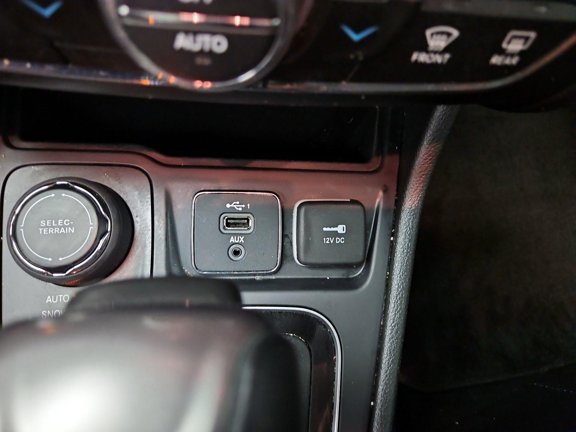 Thumbnail: 2021 Jeep Cherokee - 18