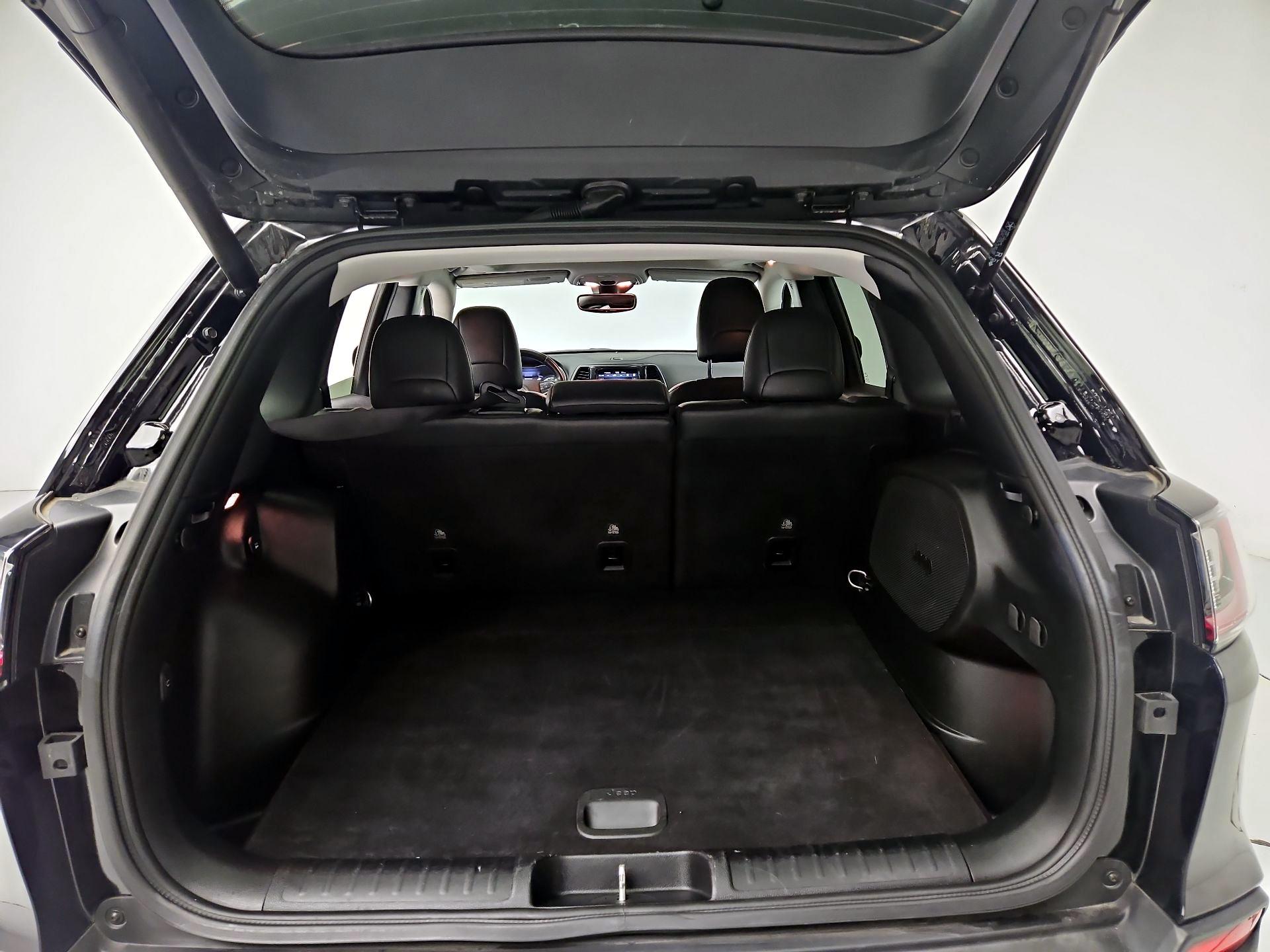 Thumbnail: 2021 Jeep Cherokee - 20