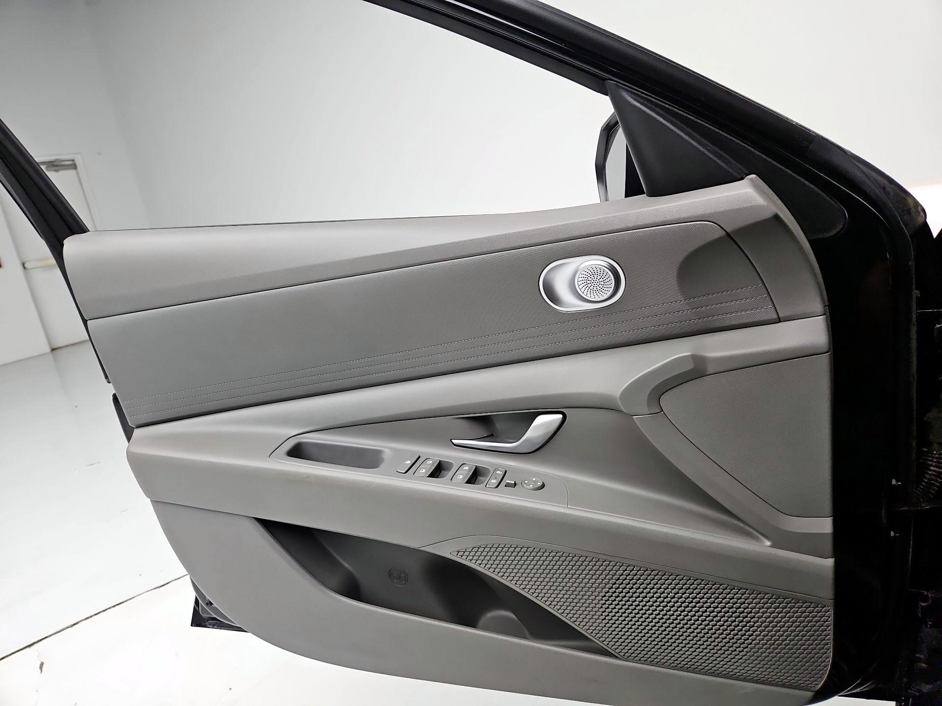 Thumbnail: 2022 Hyundai Elantra - 12