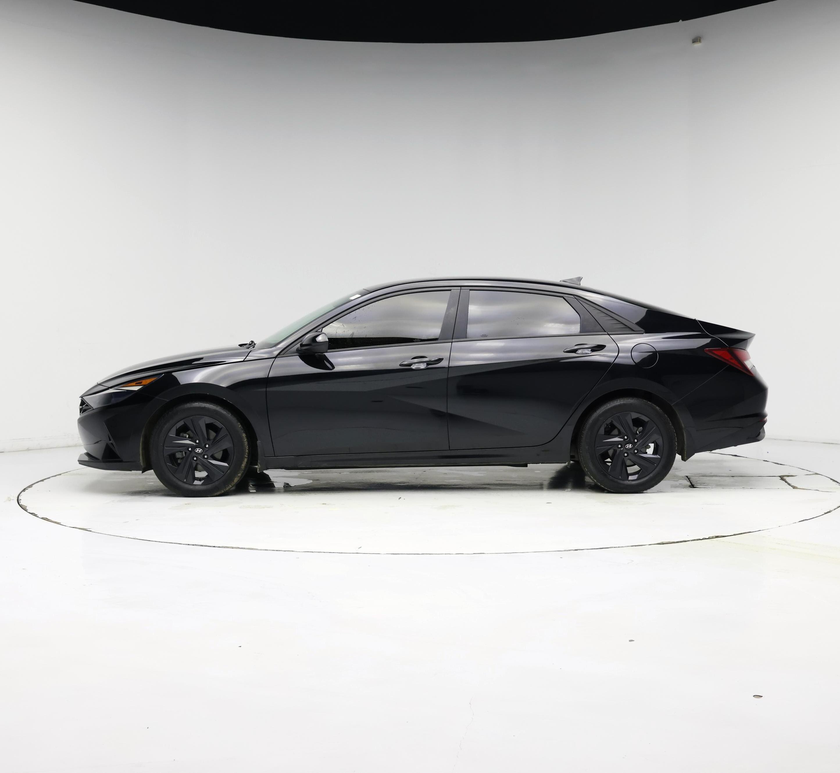 Thumbnail: 2022 Hyundai Elantra - 3