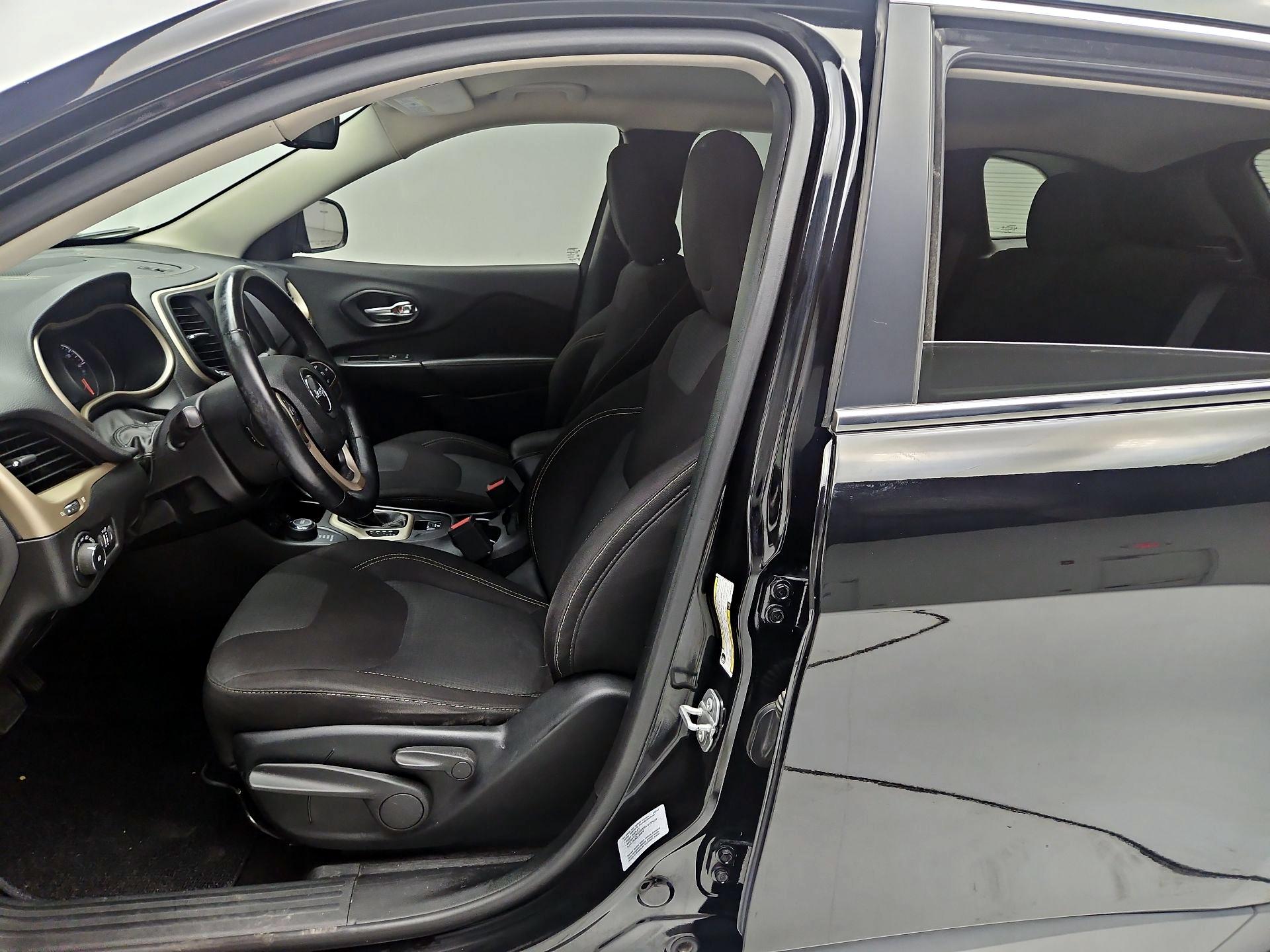Thumbnail: 2017 Jeep Cherokee - 9