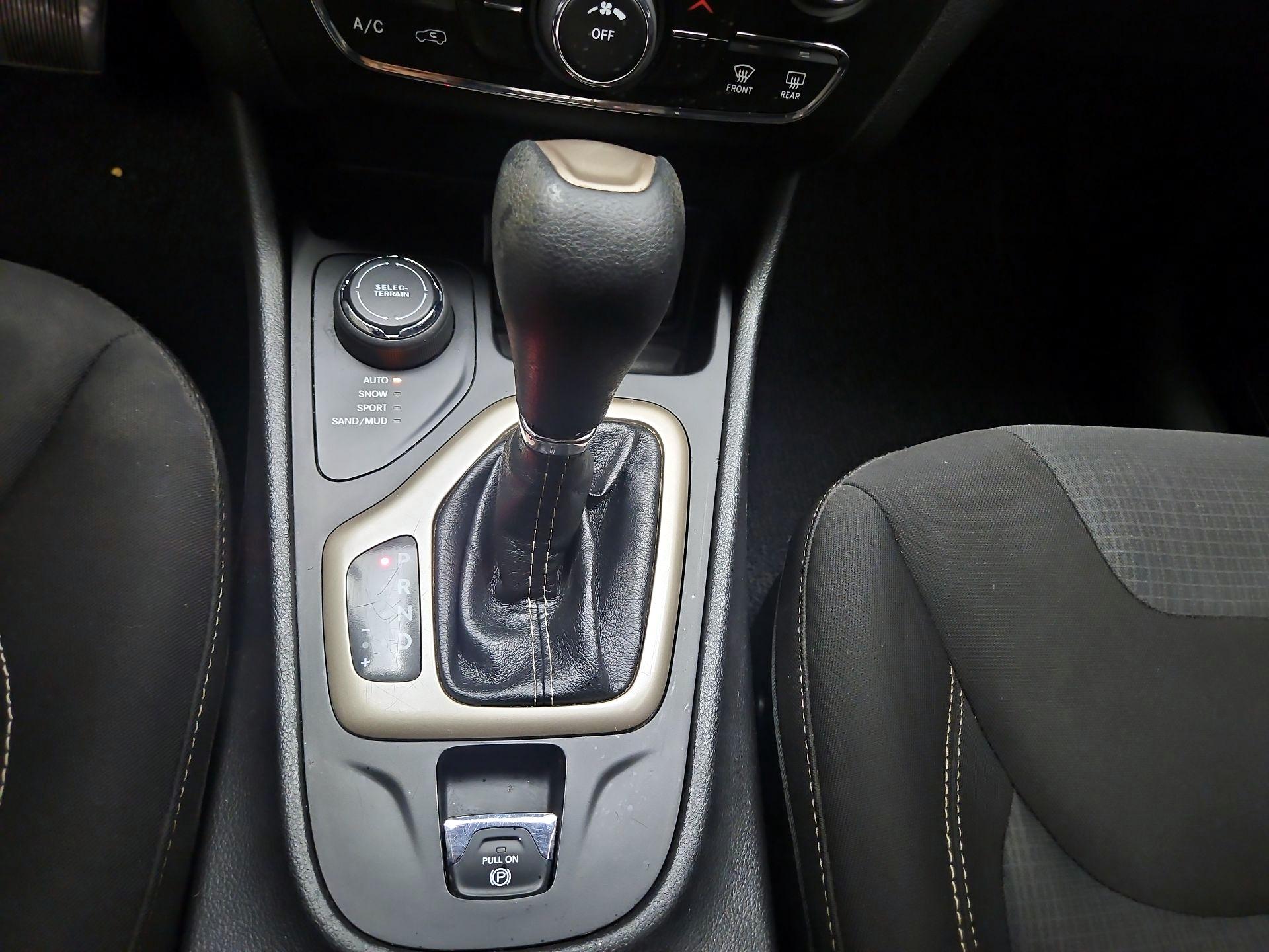 Thumbnail: 2017 Jeep Cherokee - 15