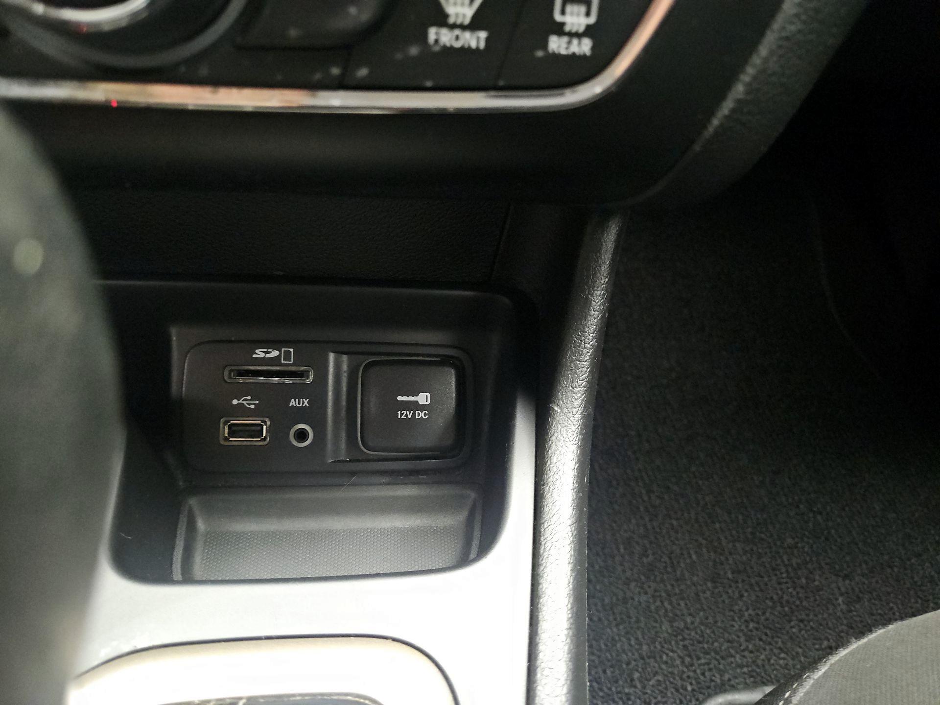 Thumbnail: 2017 Jeep Cherokee - 16
