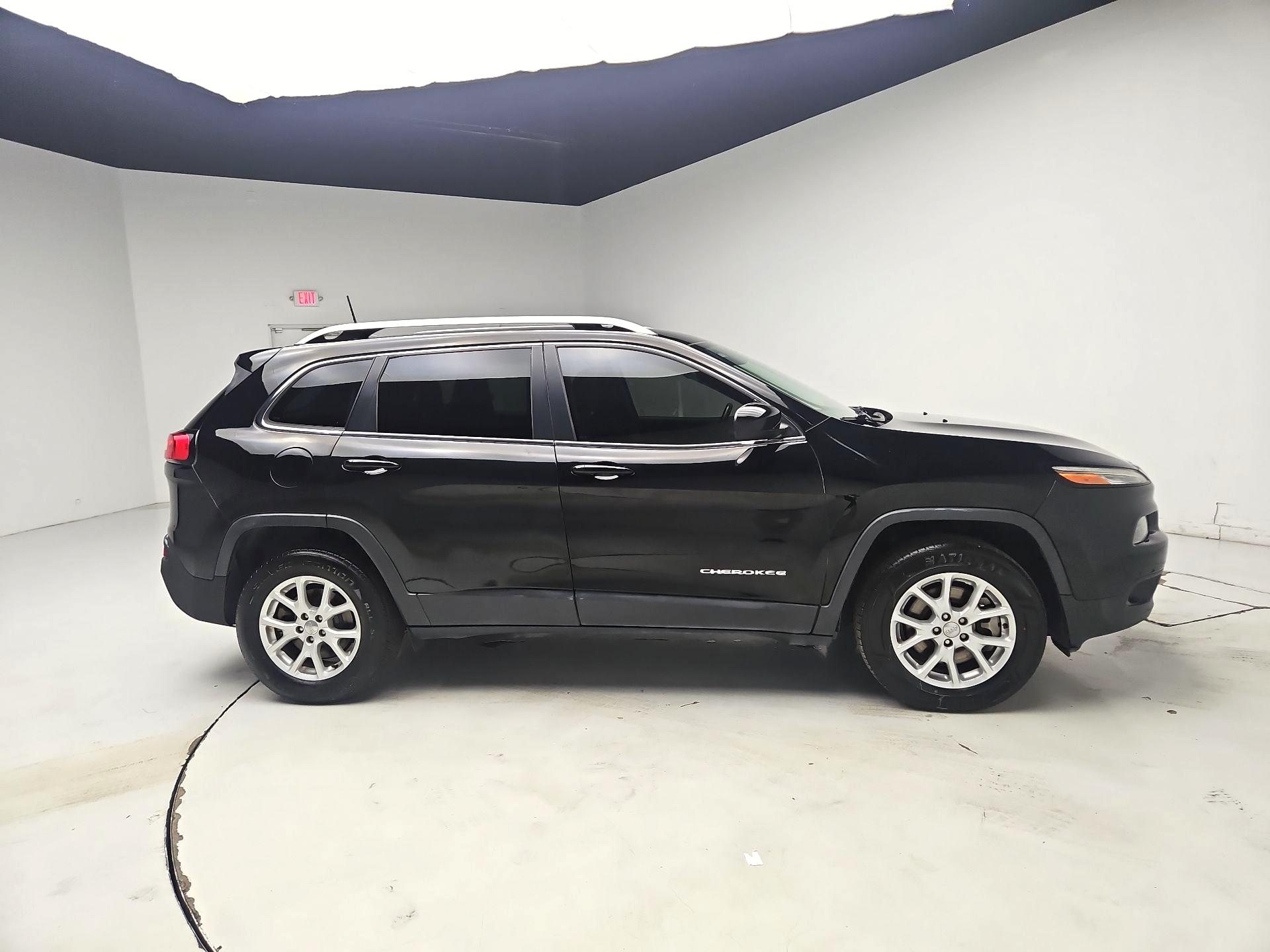 Thumbnail: 2017 Jeep Cherokee - 4
