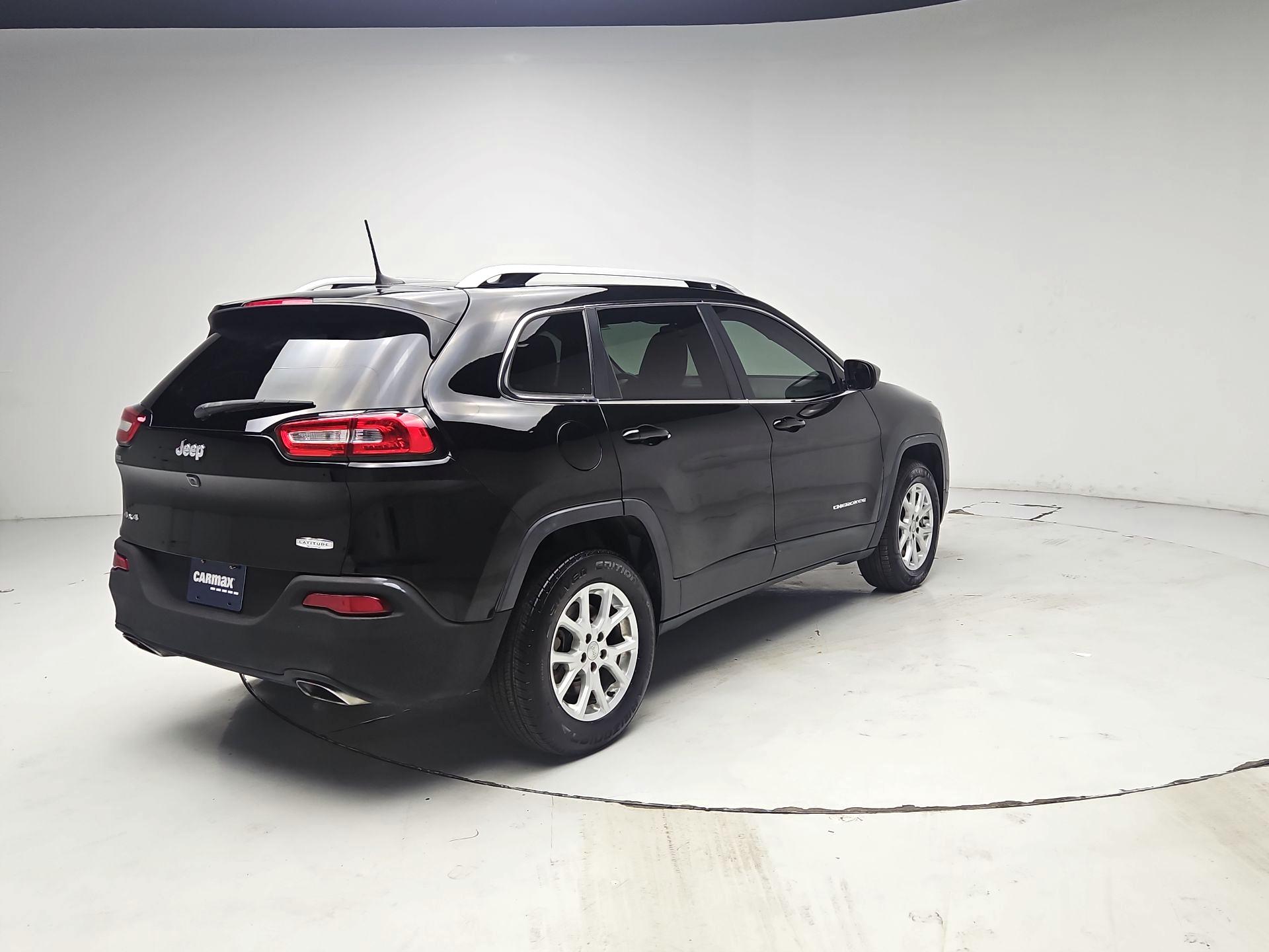 Thumbnail: 2017 Jeep Cherokee - 5