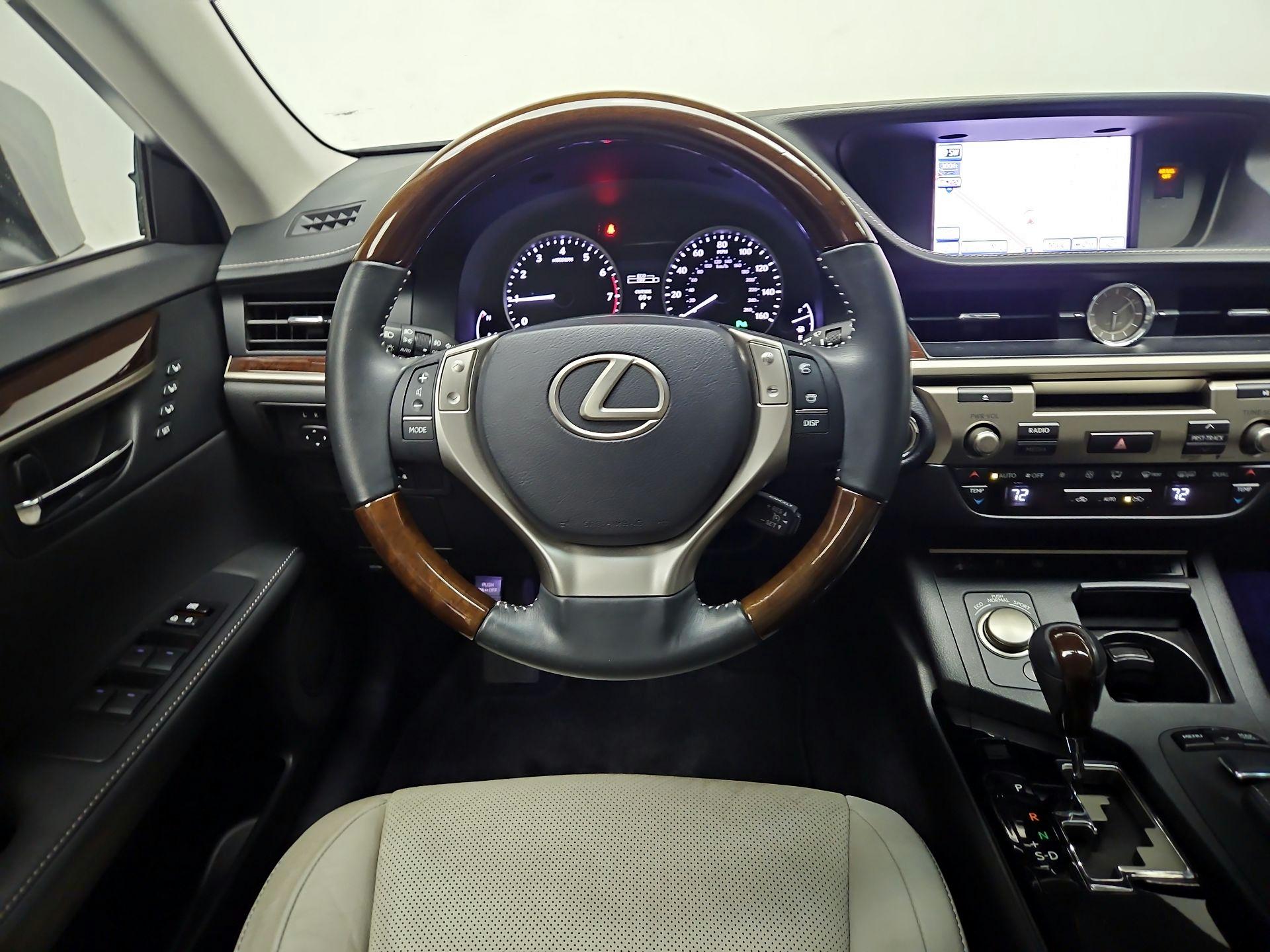 Thumbnail: 2013 Lexus ES - 10