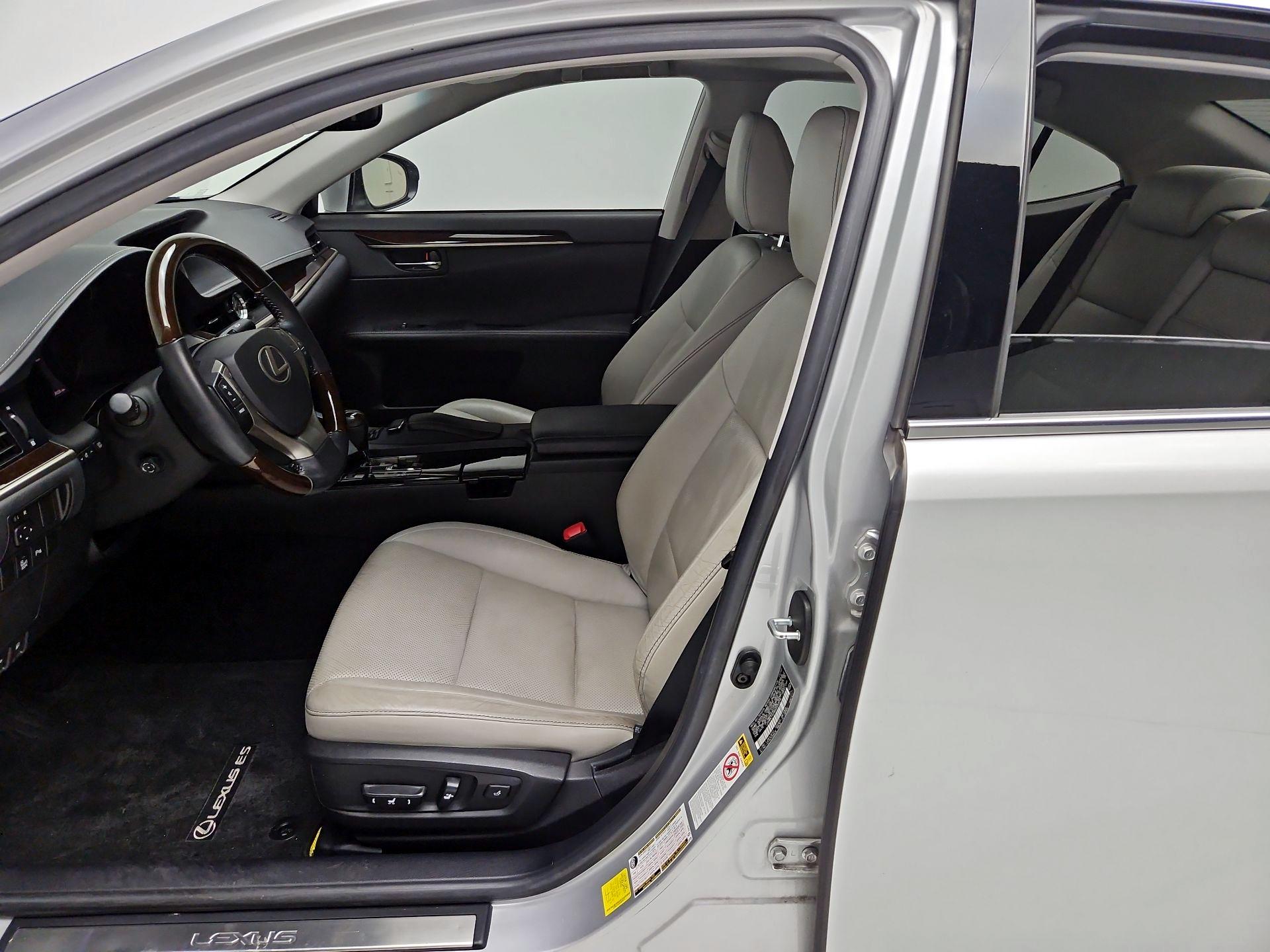 Thumbnail: 2013 Lexus ES - 11