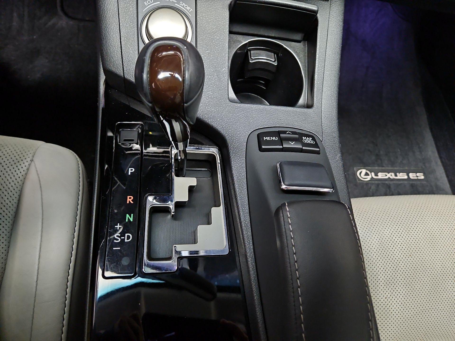 Thumbnail: 2013 Lexus ES - 18