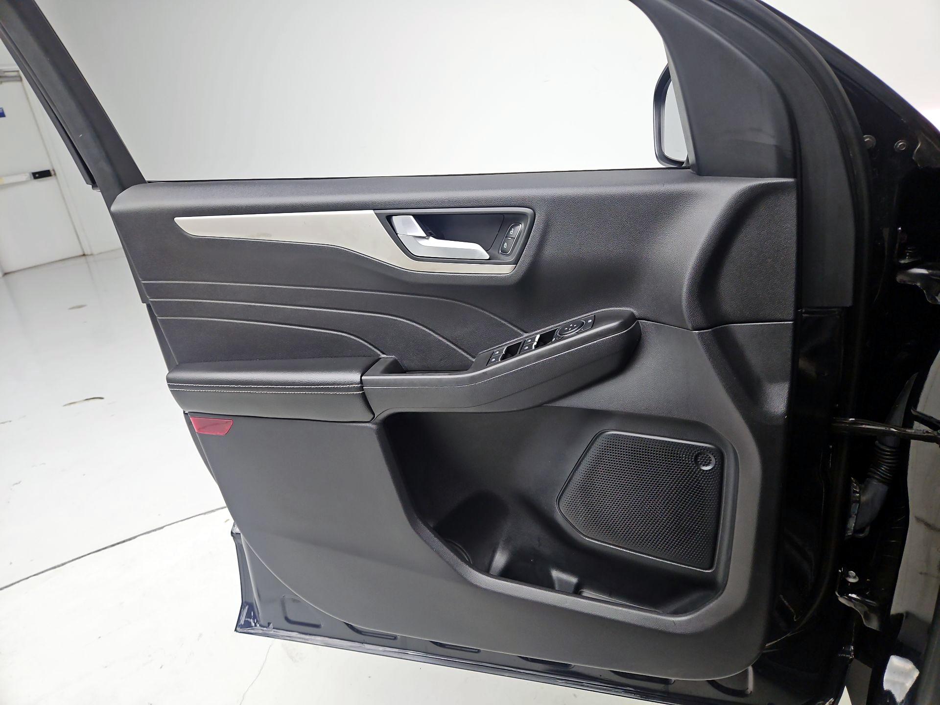 Thumbnail: 2021 Ford Escape - 12