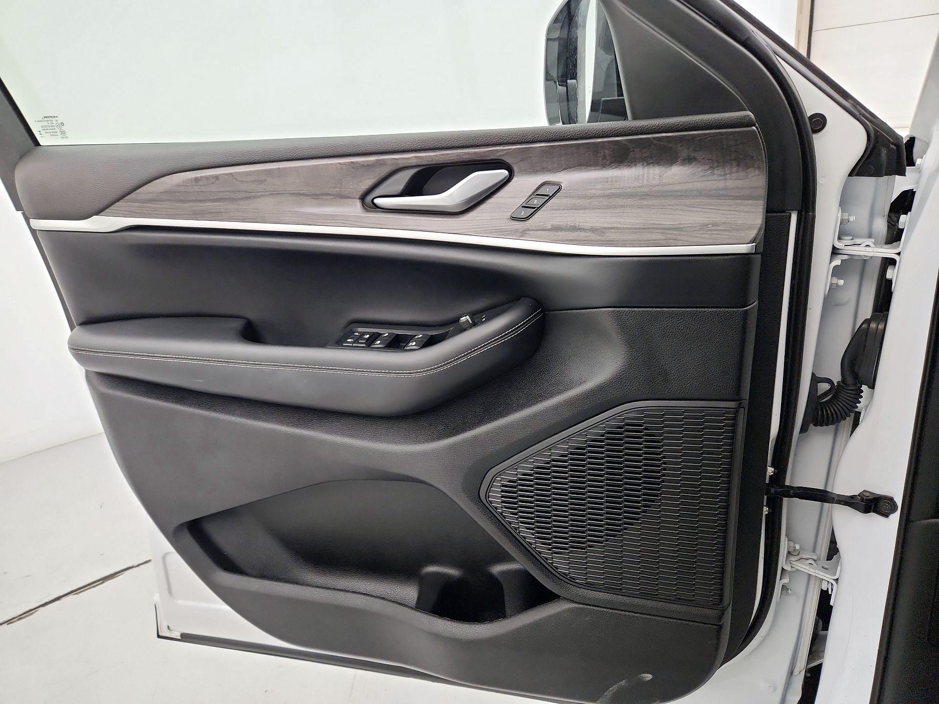 Thumbnail: 2023 Jeep Grand Cherokee - 12