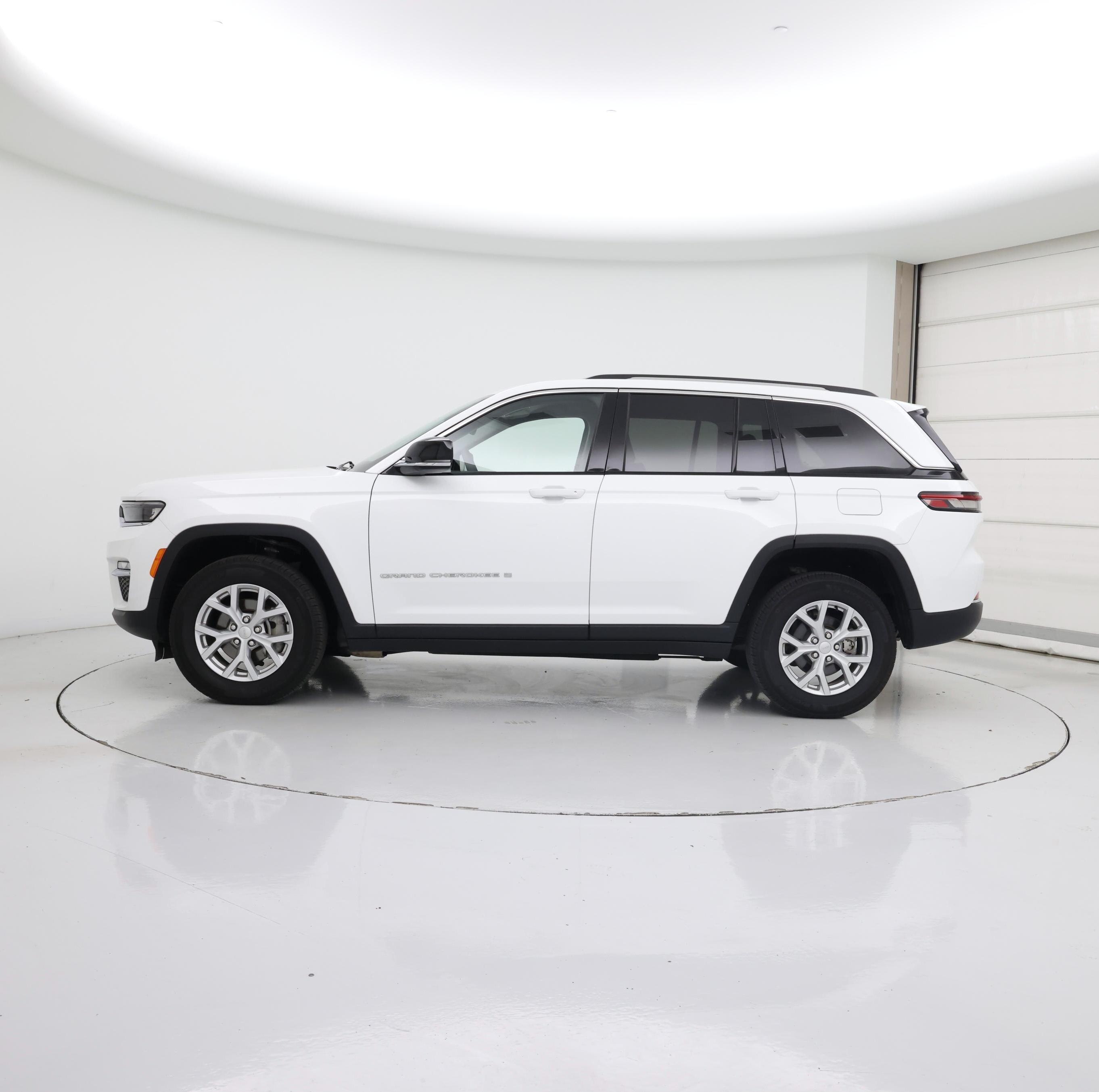 Thumbnail: 2023 Jeep Grand Cherokee - 3