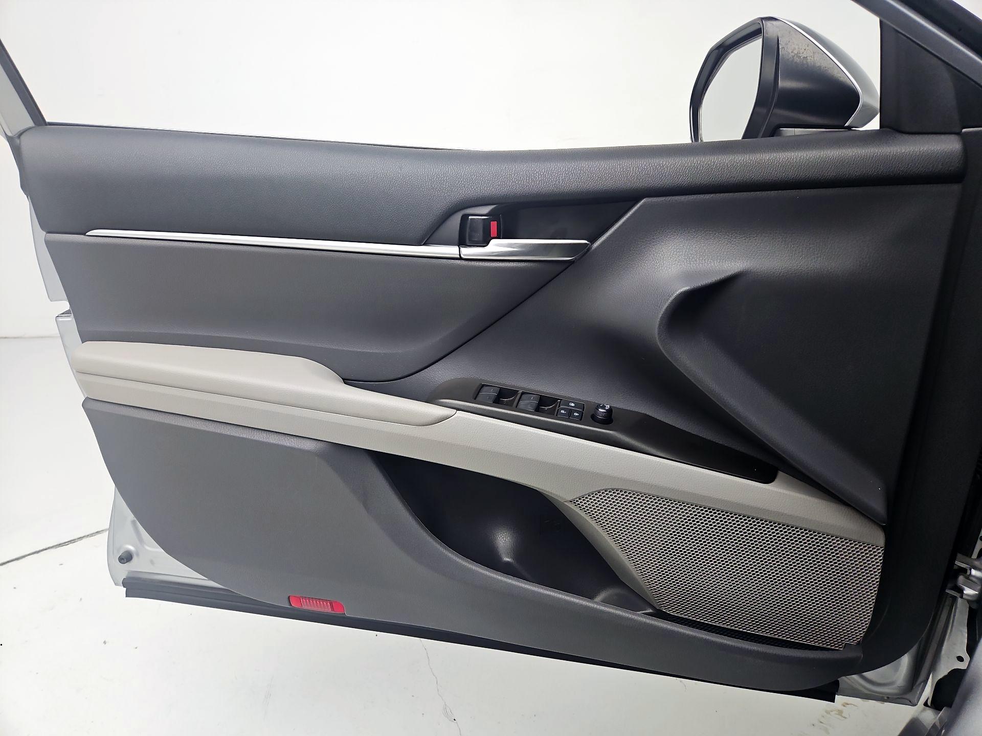 Thumbnail: 2022 Toyota Camry - 12
