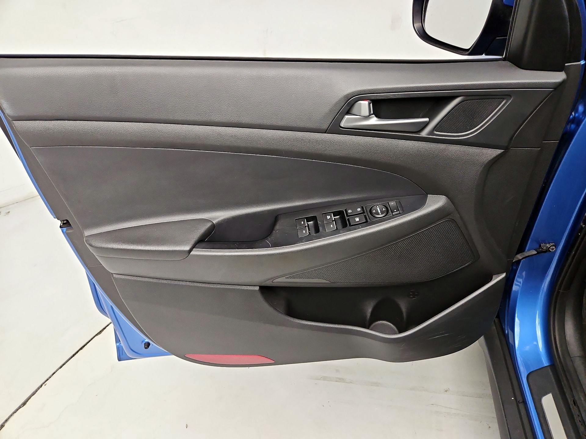 Thumbnail: 2016 Hyundai Tucson - 12