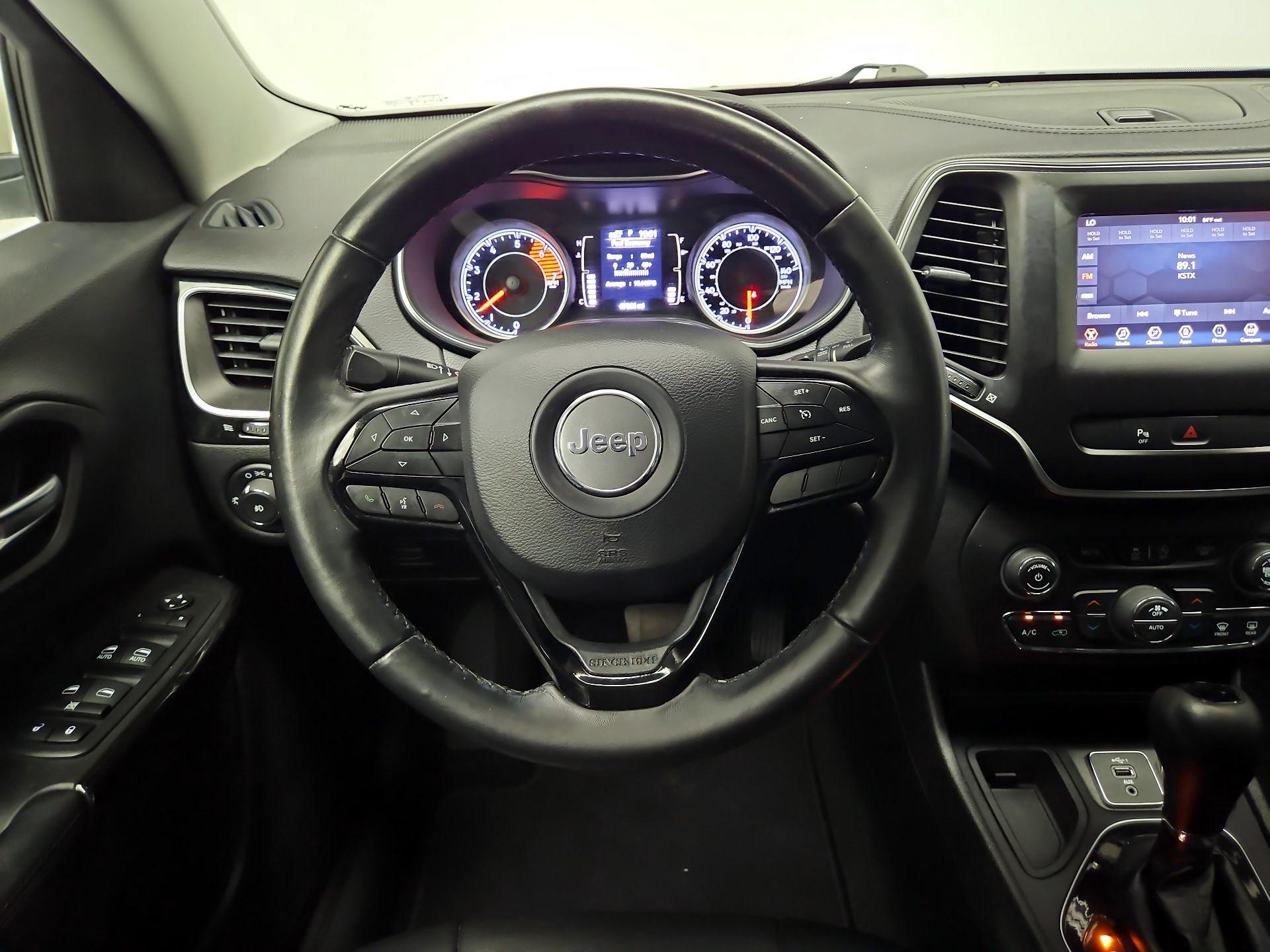 Thumbnail: 2019 Jeep Cherokee - 10