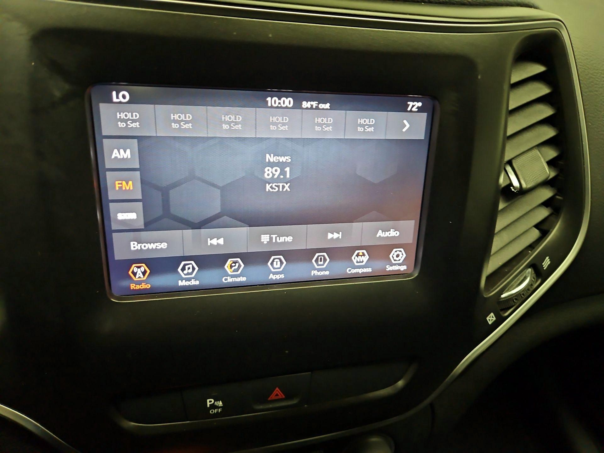 Thumbnail: 2019 Jeep Cherokee - 15