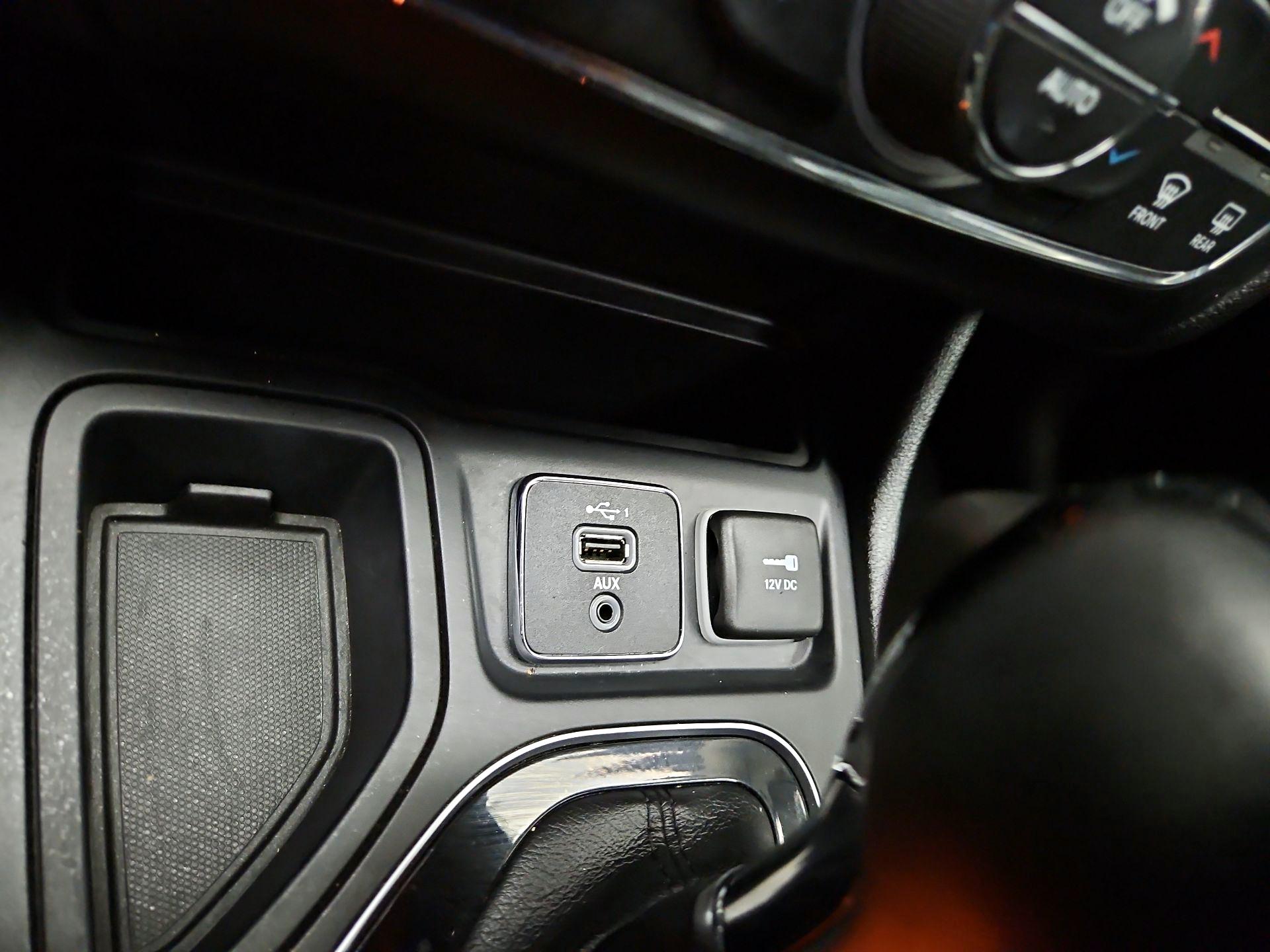 Thumbnail: 2019 Jeep Cherokee - 18