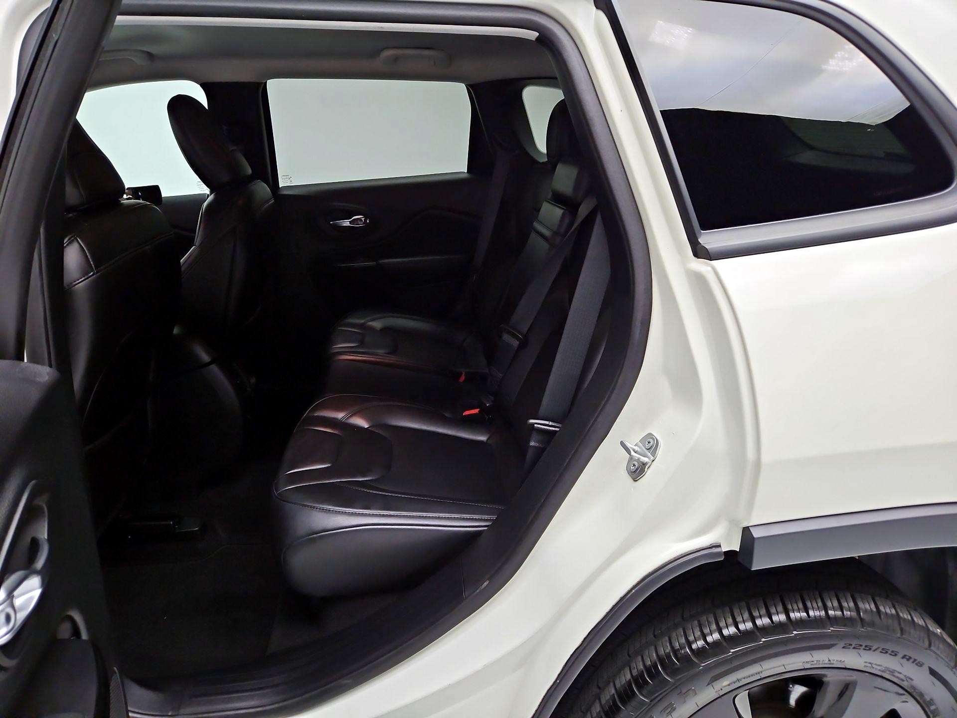 Thumbnail: 2019 Jeep Cherokee - 19
