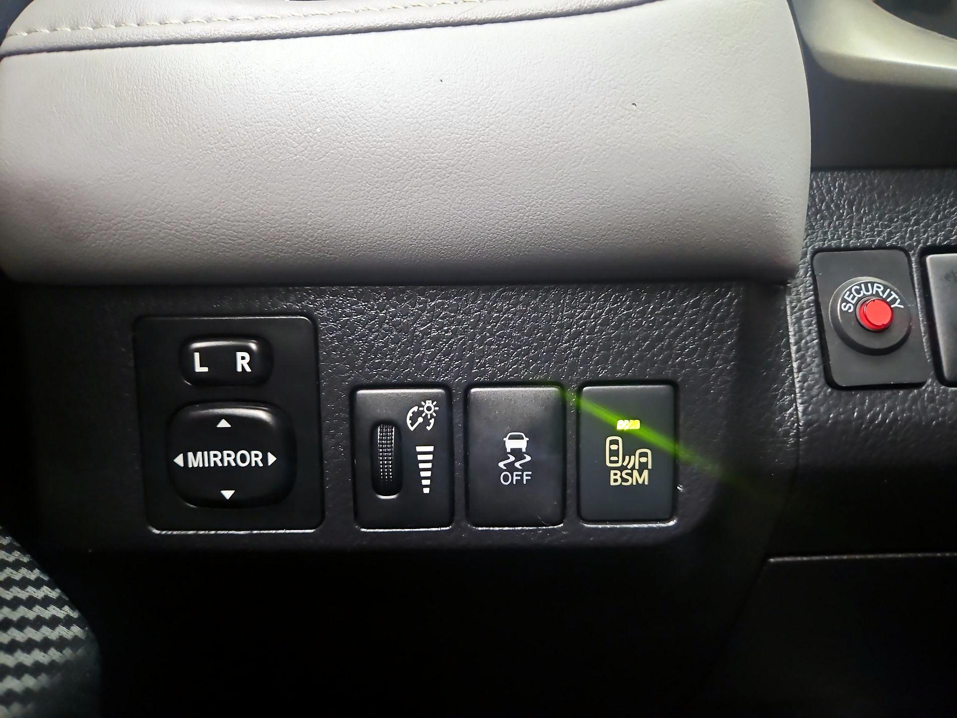 Thumbnail: 2015 Toyota RAV4 - 13