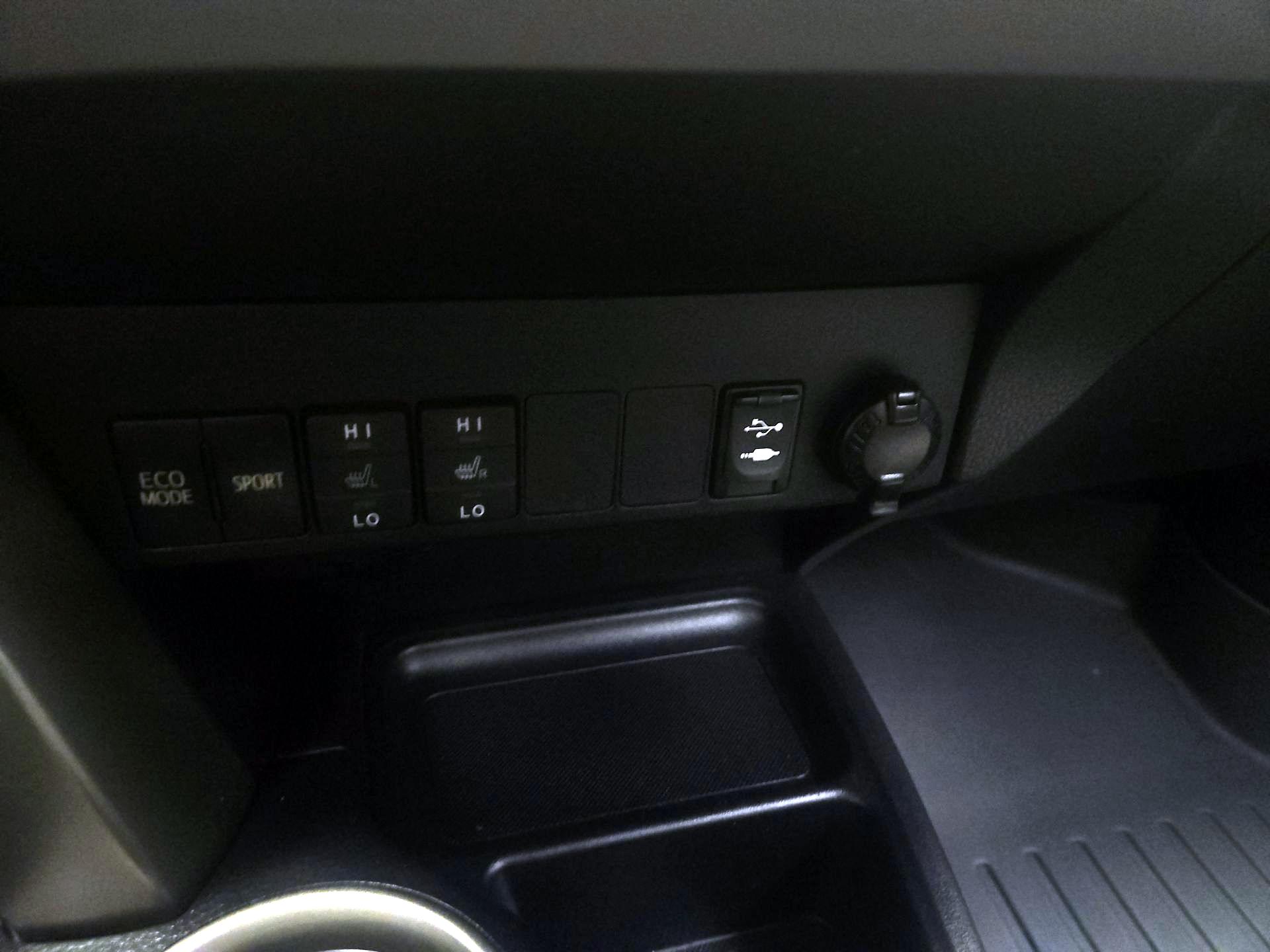 Thumbnail: 2015 Toyota RAV4 - 18