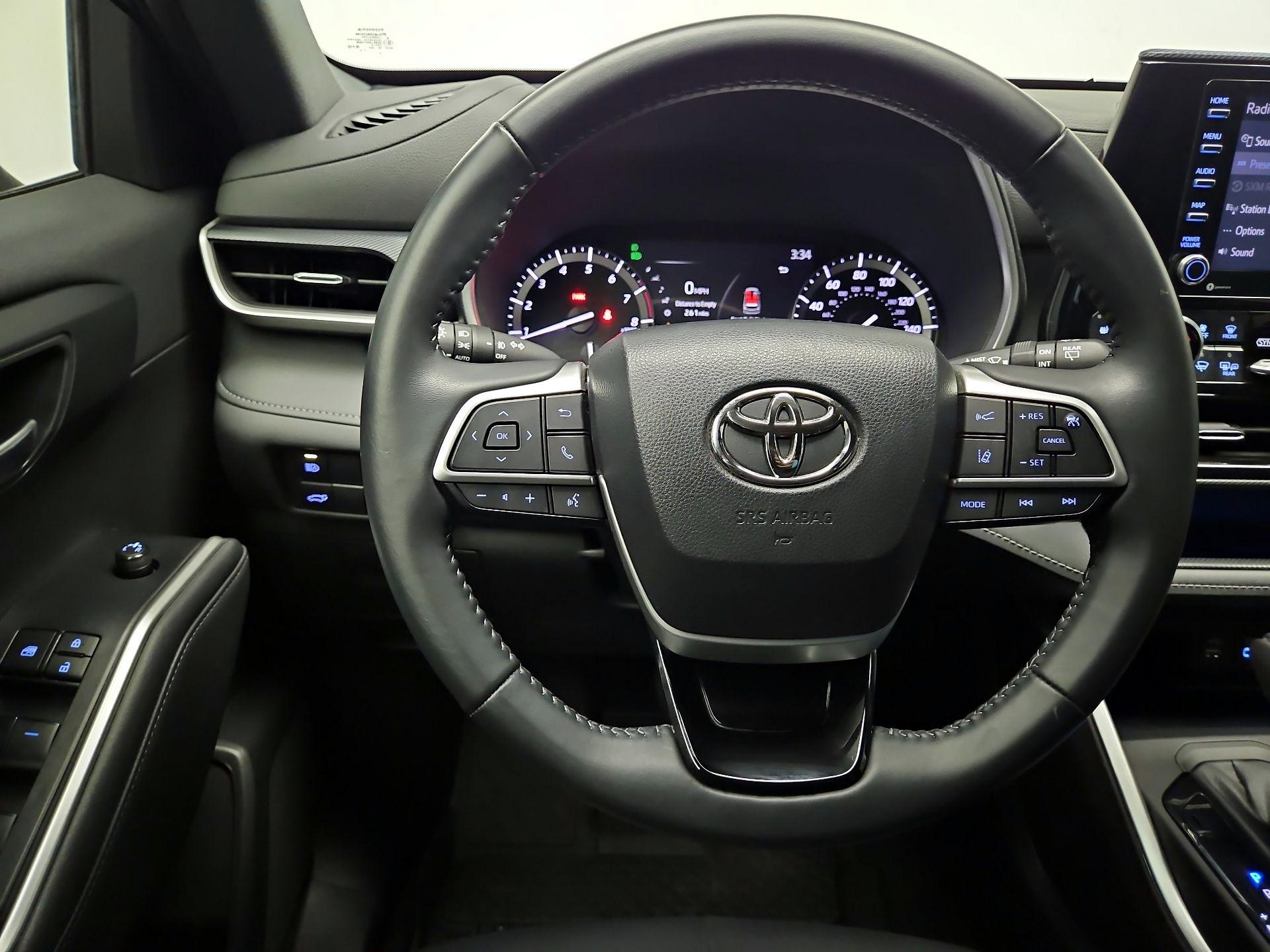 Thumbnail: 2022 Toyota Highlander - 10