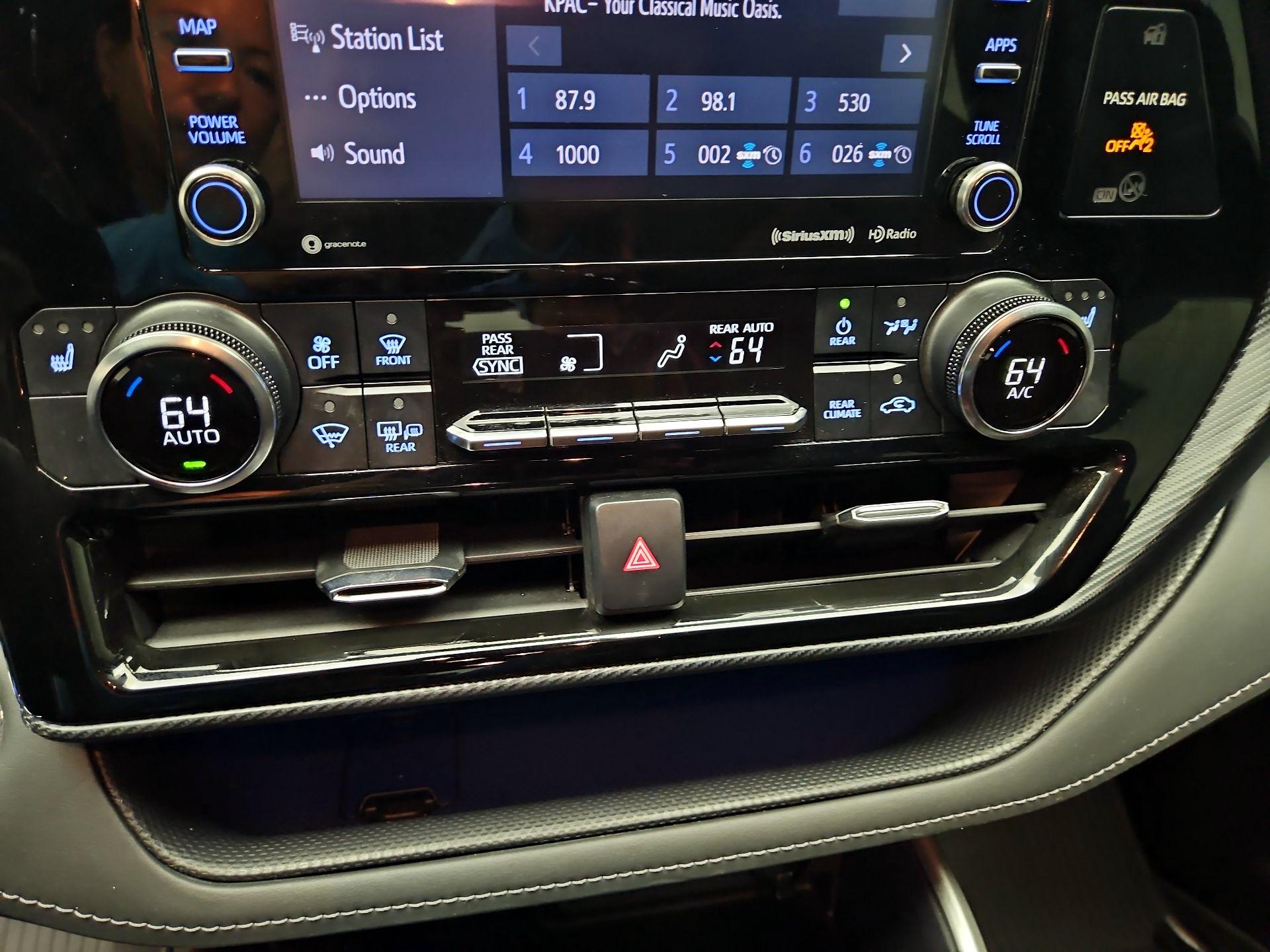 Thumbnail: 2022 Toyota Highlander - 16