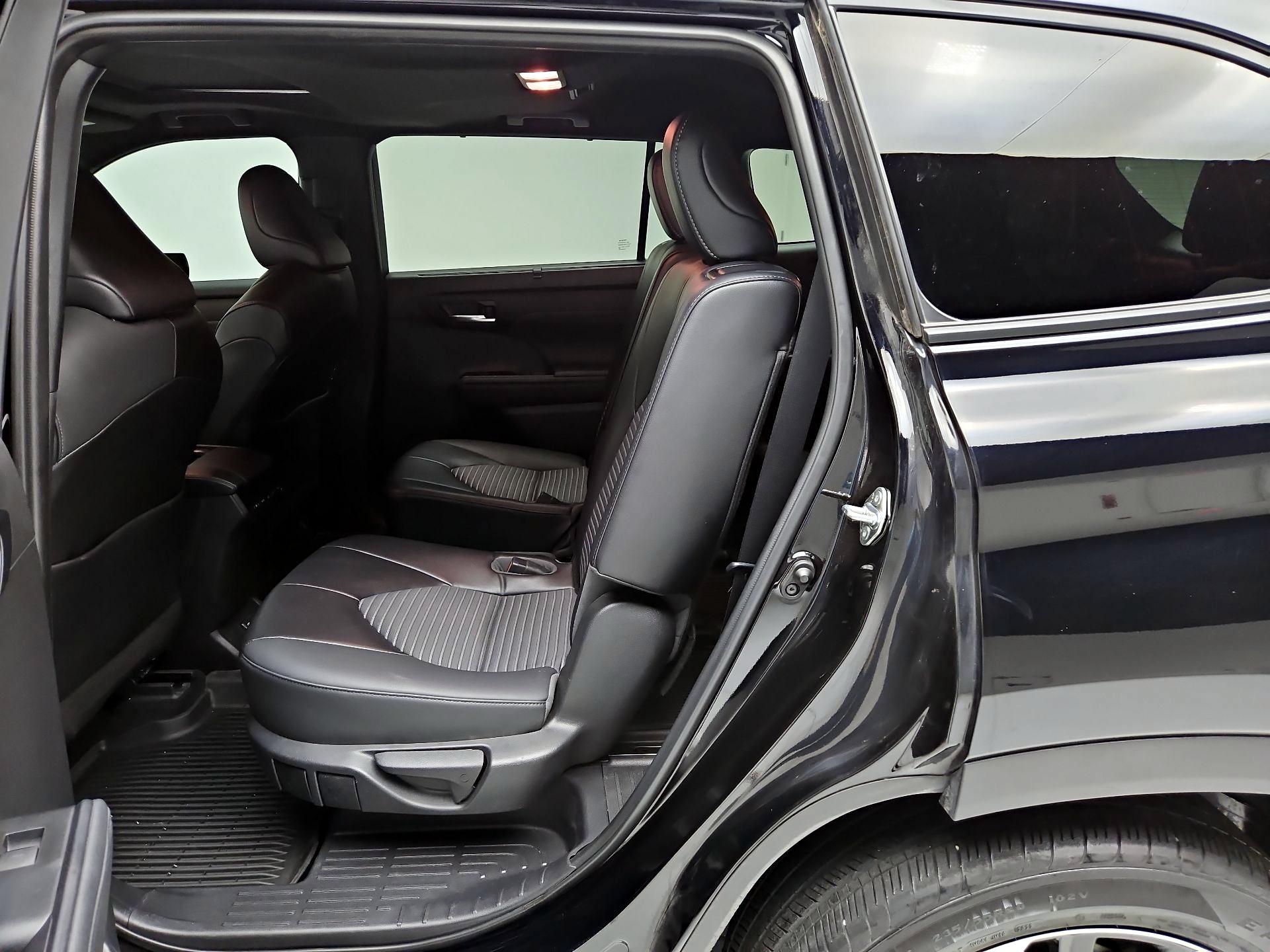 Thumbnail: 2022 Toyota Highlander - 20