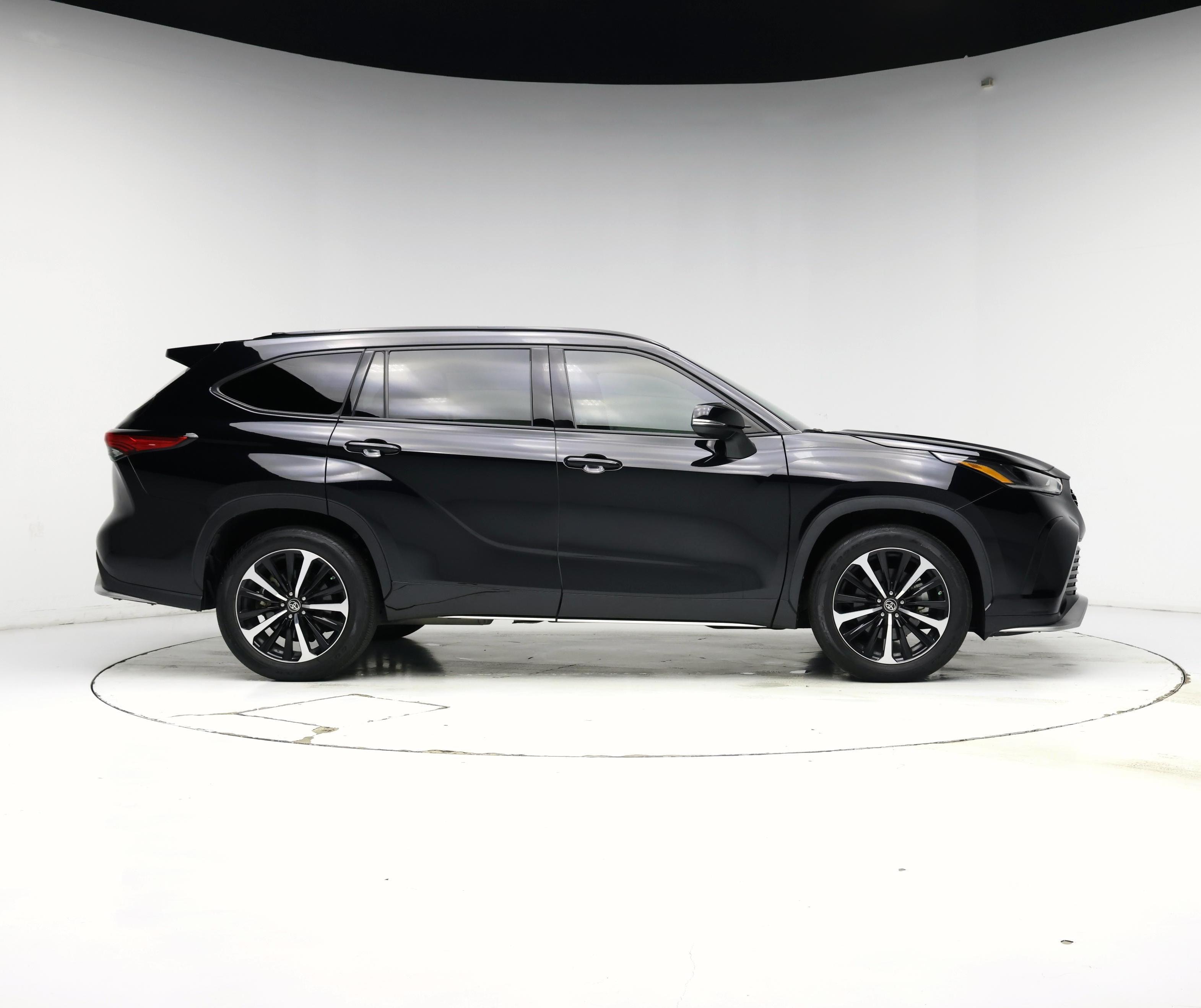Thumbnail: 2022 Toyota Highlander - 7