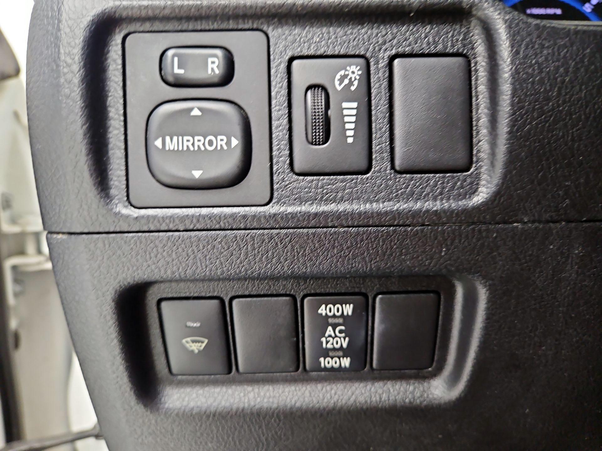 Thumbnail: 2015 Toyota 4Runner - 13
