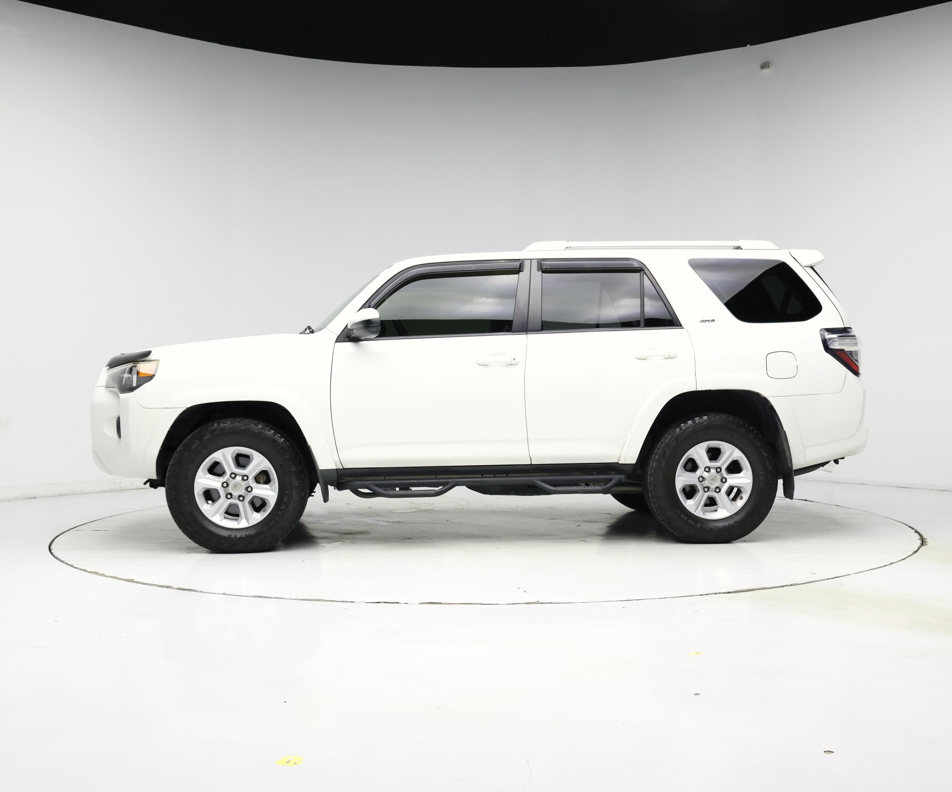 Thumbnail: 2015 Toyota 4Runner - 3