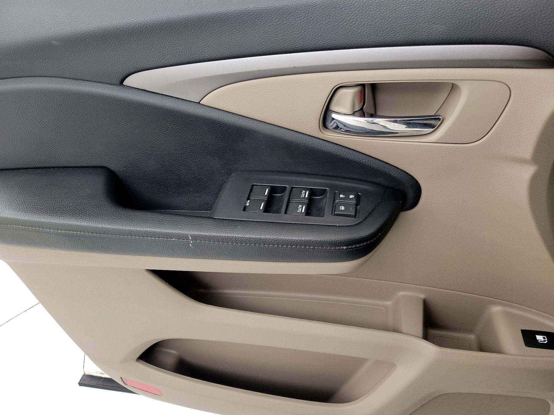 Thumbnail: 2019 Honda Pilot - 12