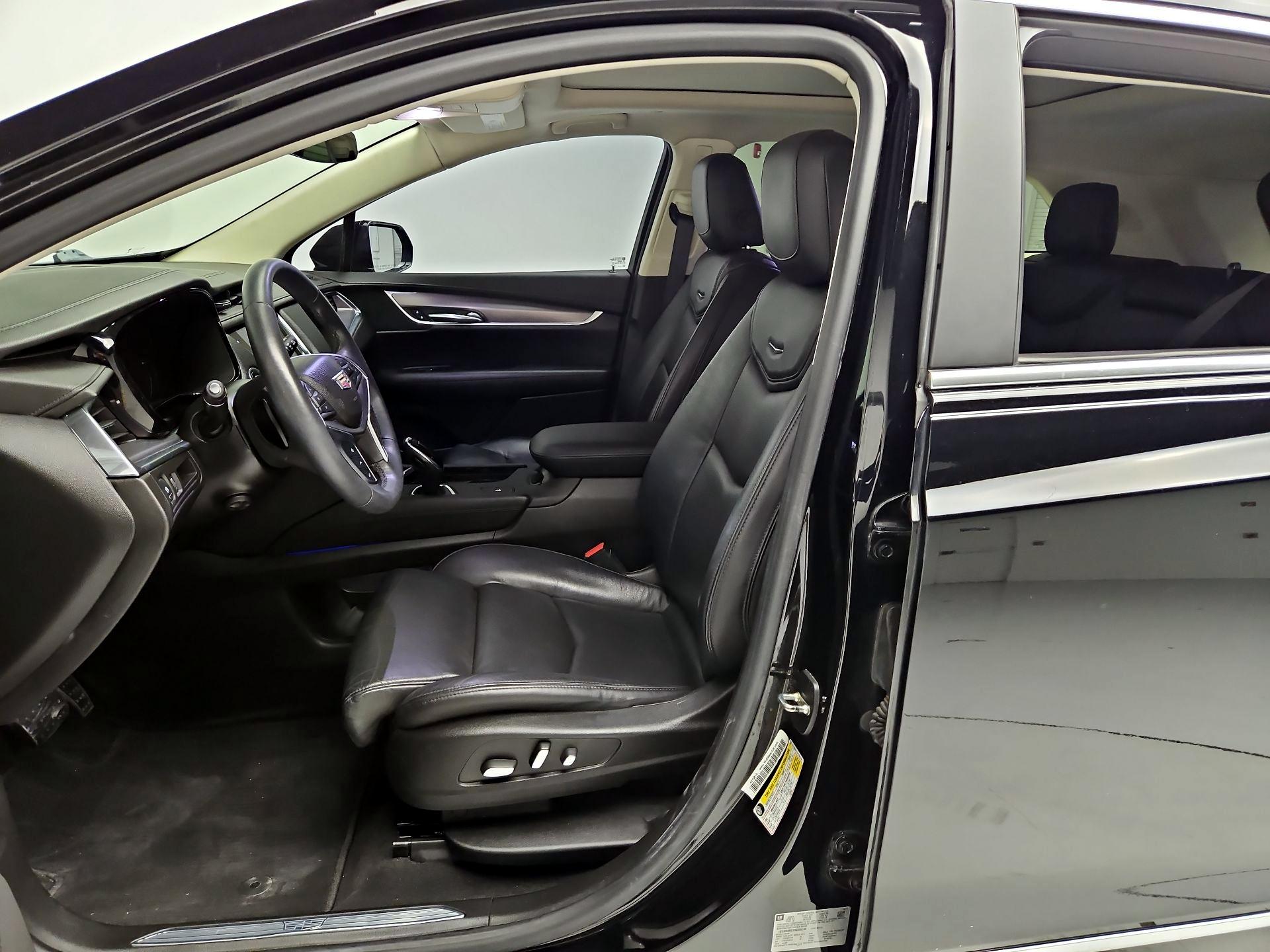 Thumbnail: 2017 Cadillac XT5 - 11