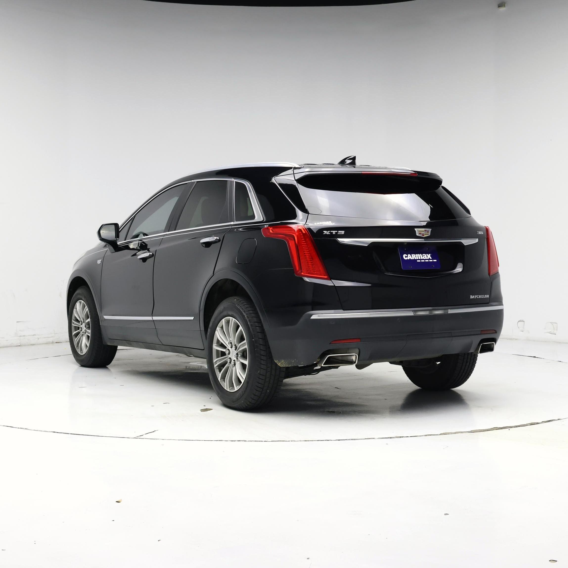 Thumbnail: 2017 Cadillac XT5 - 2