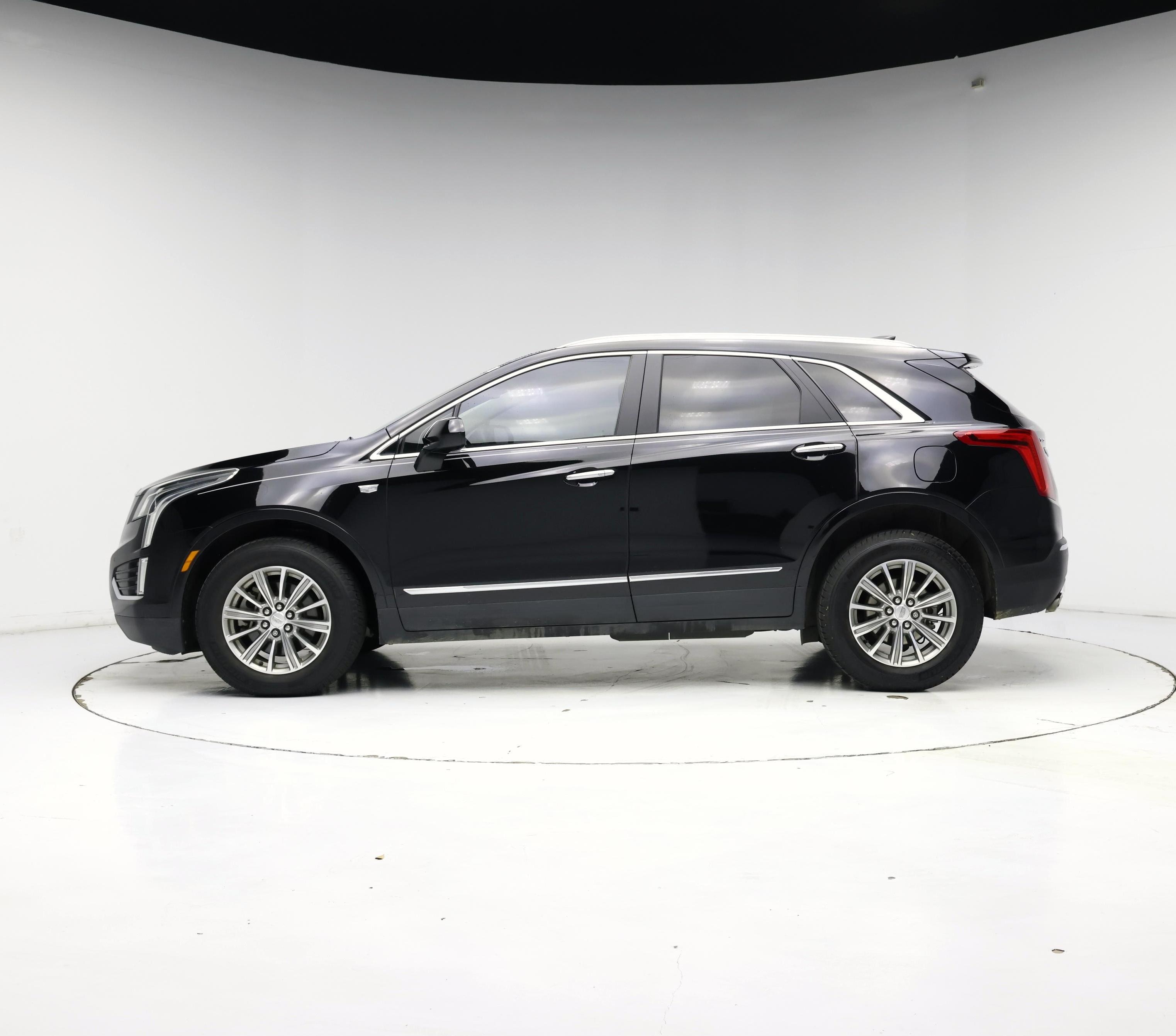 Thumbnail: 2017 Cadillac XT5 - 3