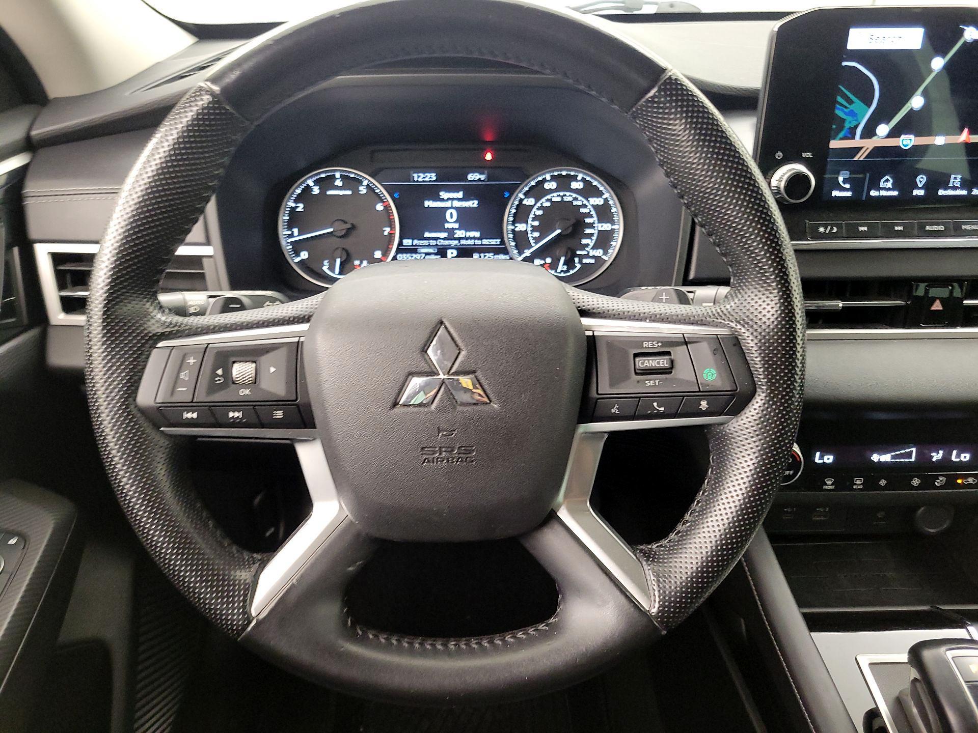 Thumbnail: 2022 Mitsubishi Outlander - 10