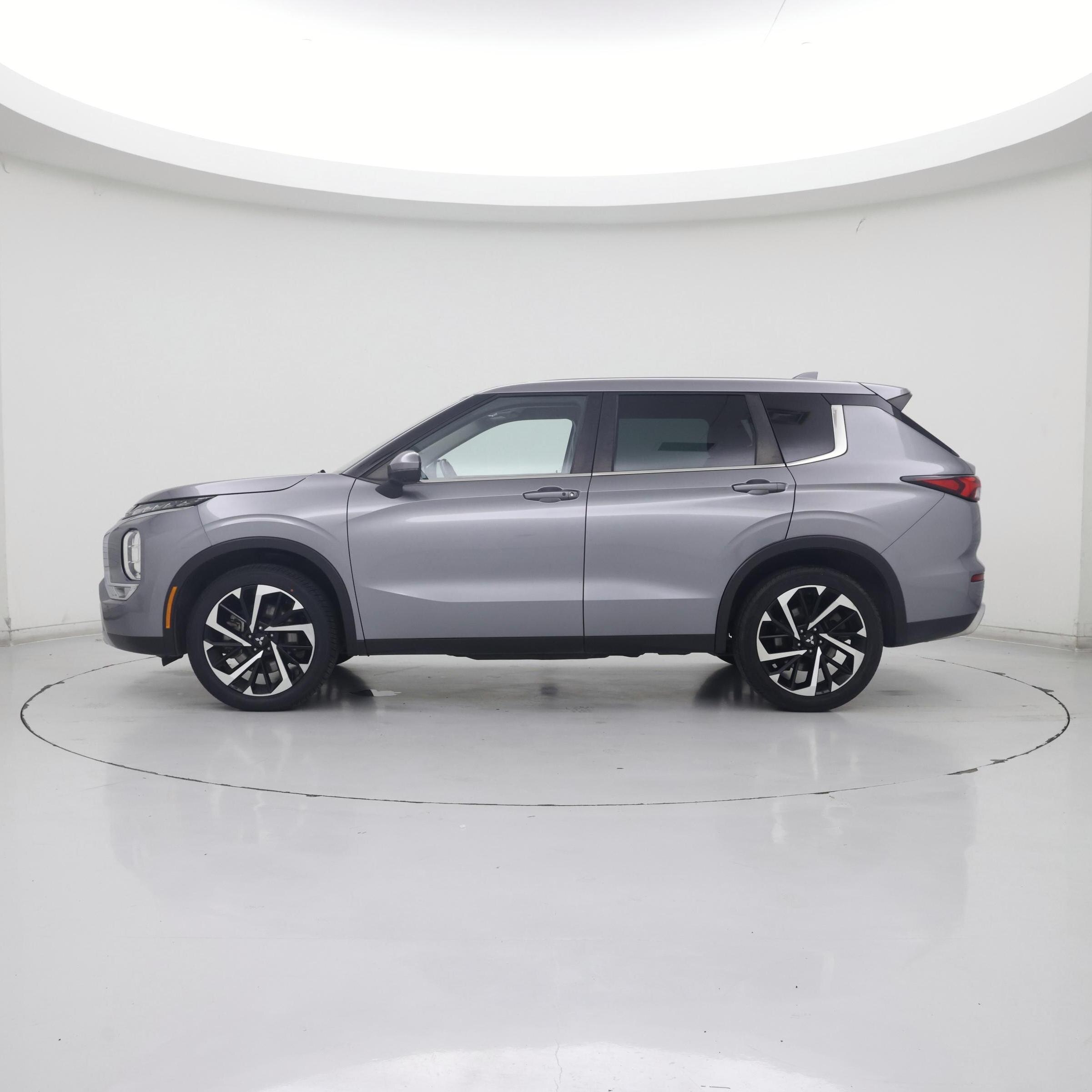 Thumbnail: 2022 Mitsubishi Outlander - 3