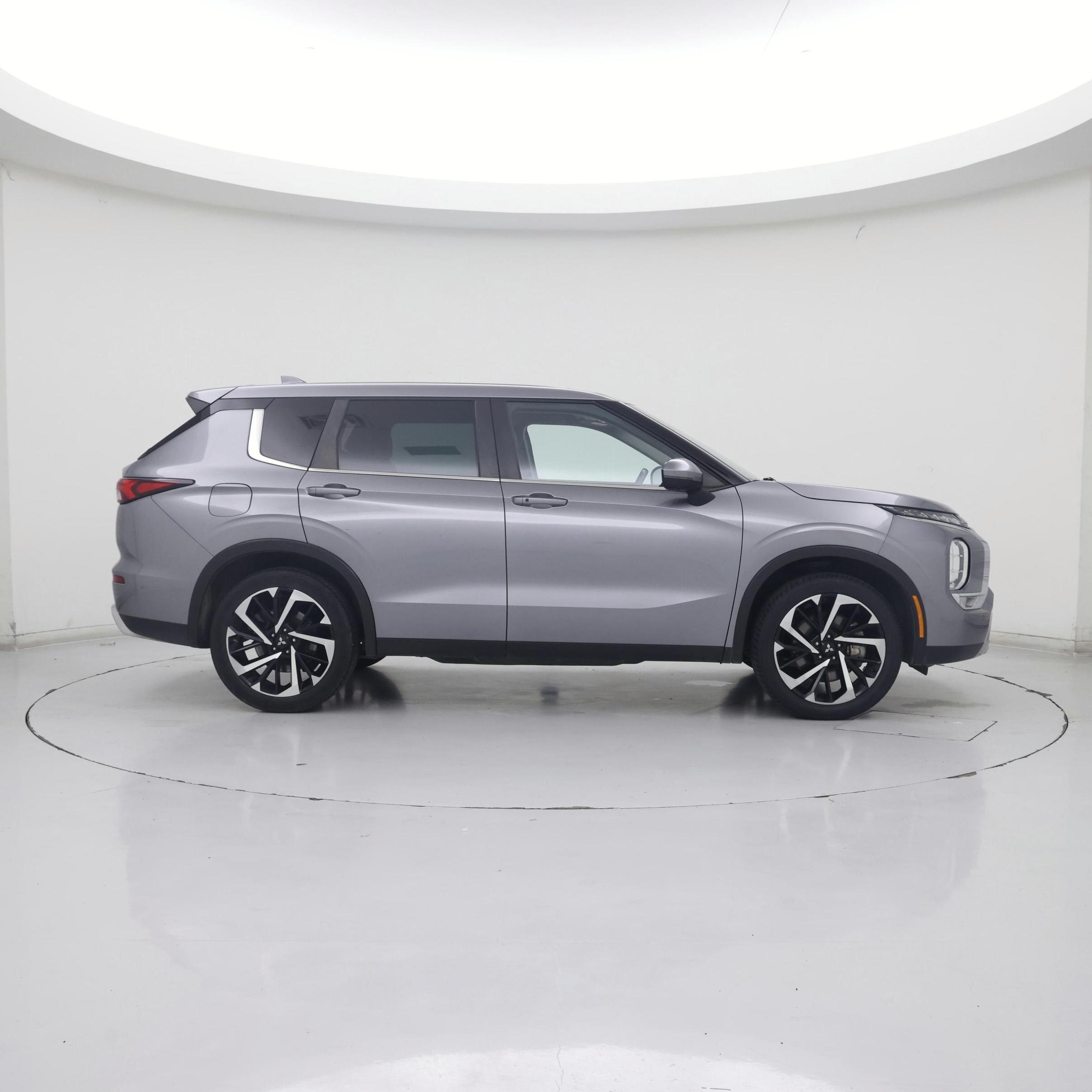 Thumbnail: 2022 Mitsubishi Outlander - 7