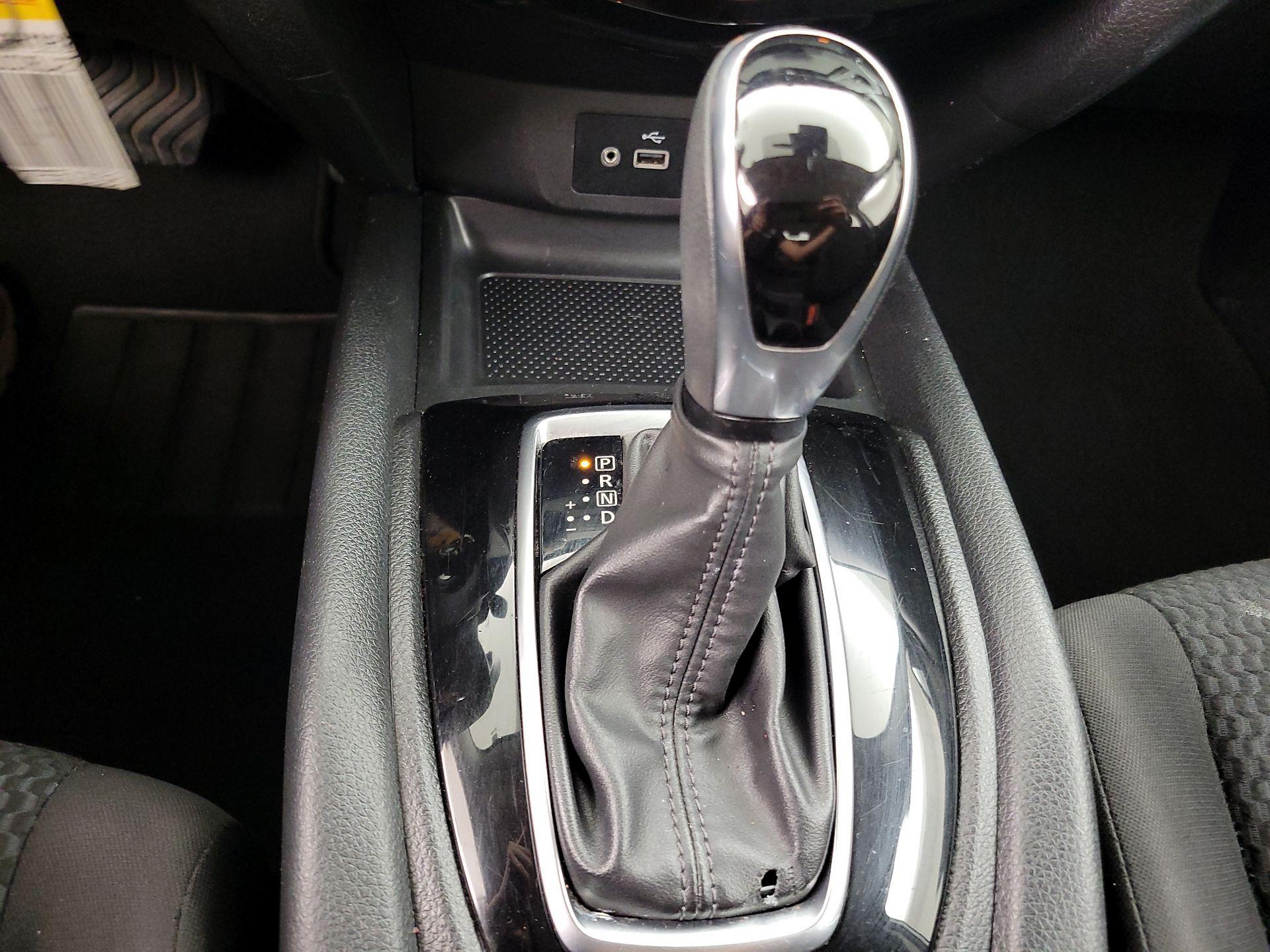 Thumbnail: 2020 Nissan Rogue Sport - 17