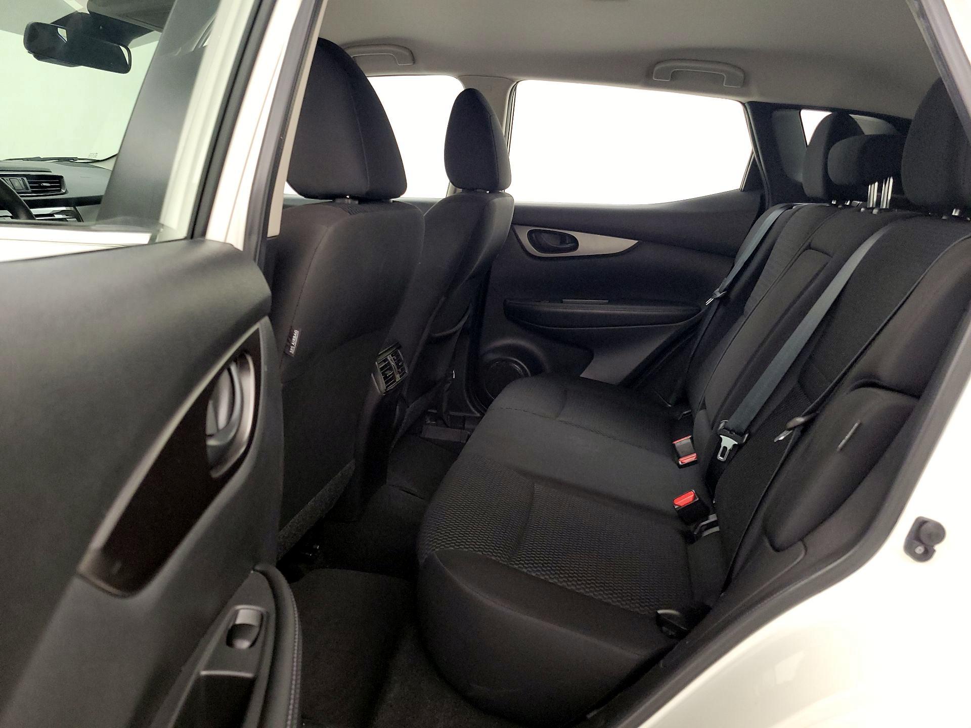 Thumbnail: 2020 Nissan Rogue Sport - 19