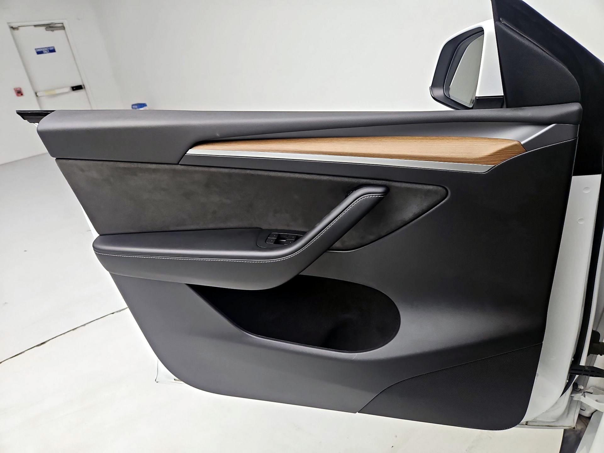 Thumbnail: 2023 Tesla Model Y - 12