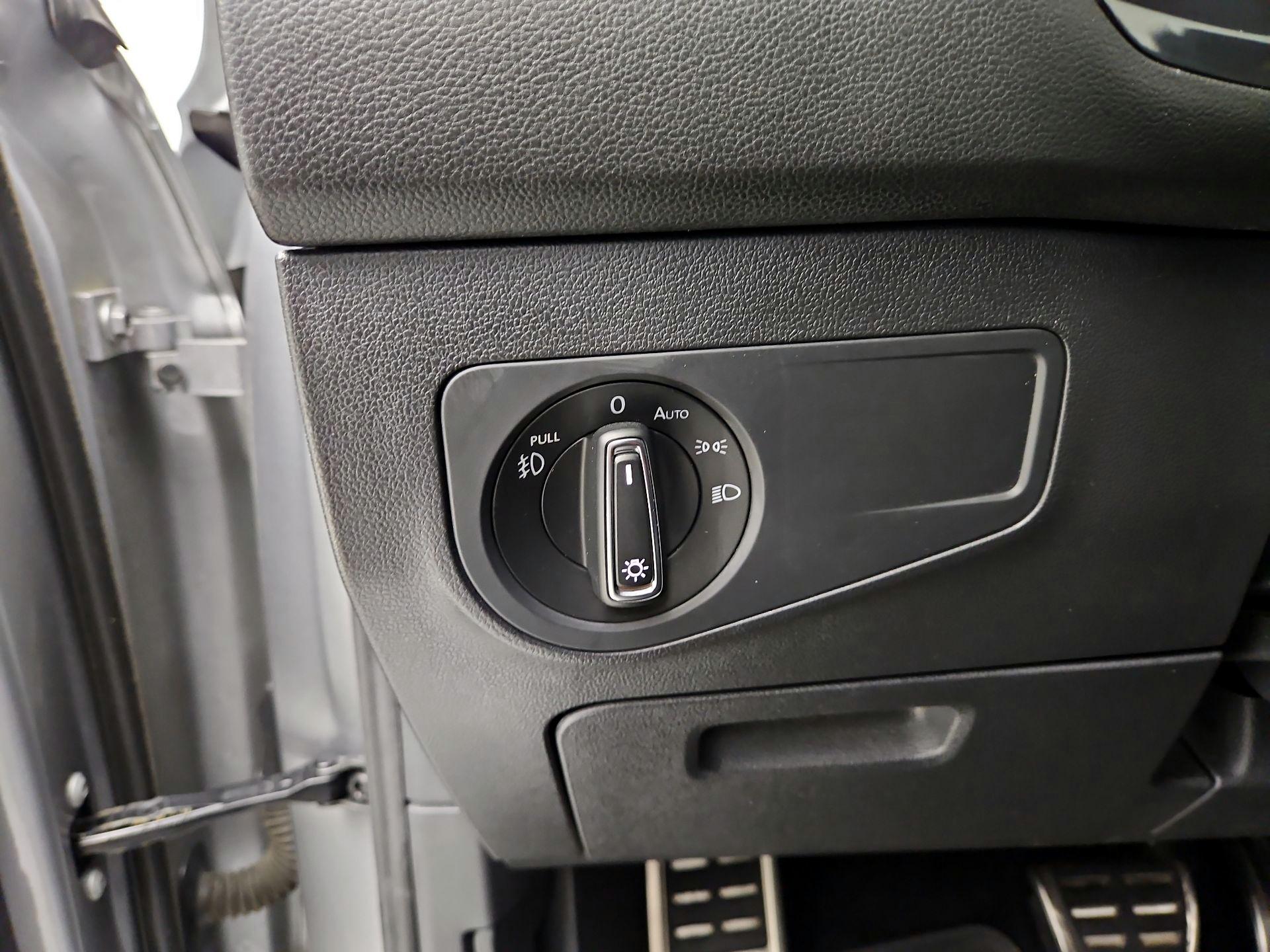 Thumbnail: 2021 Volkswagen Tiguan - 13
