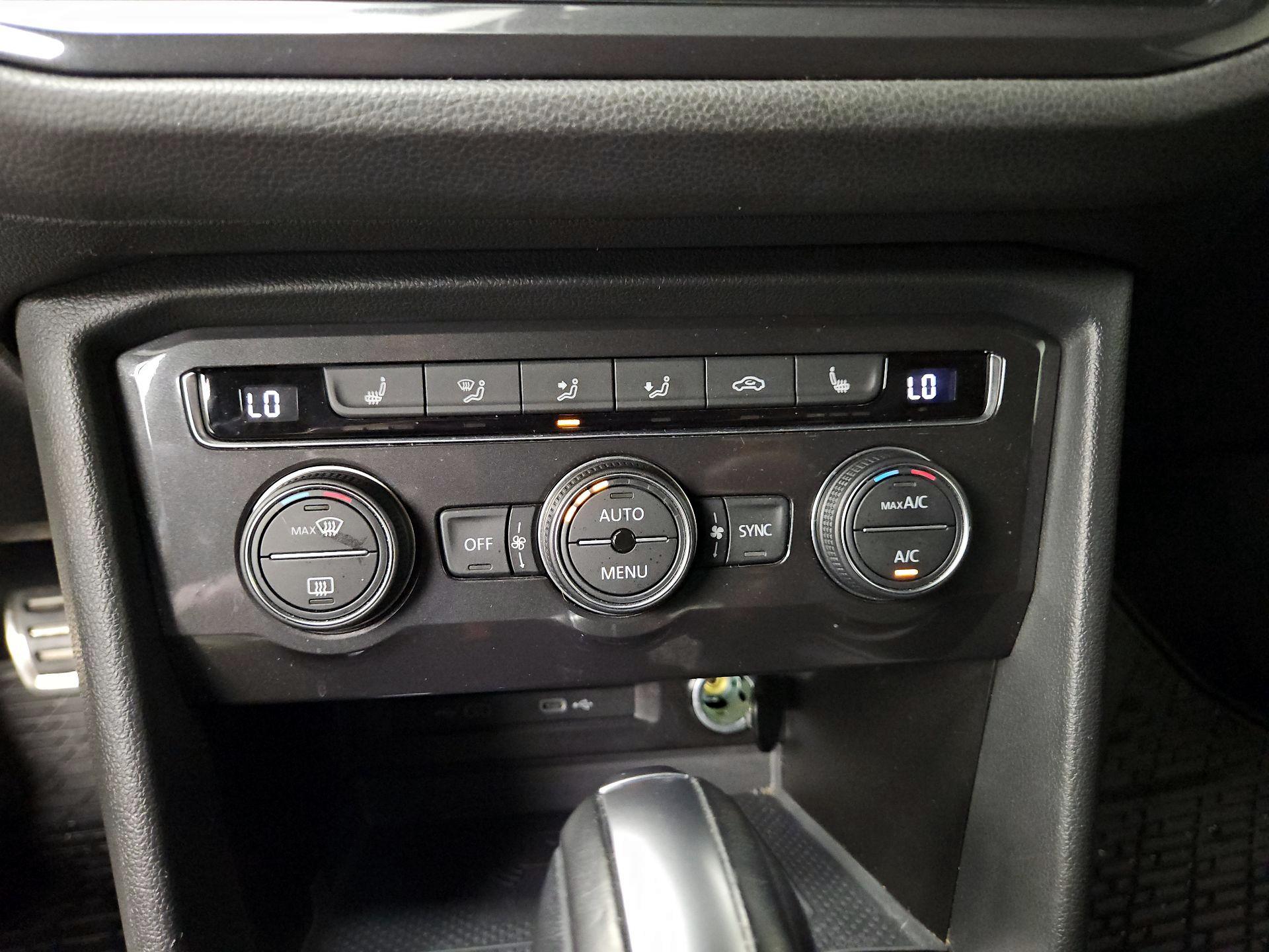 Thumbnail: 2021 Volkswagen Tiguan - 16