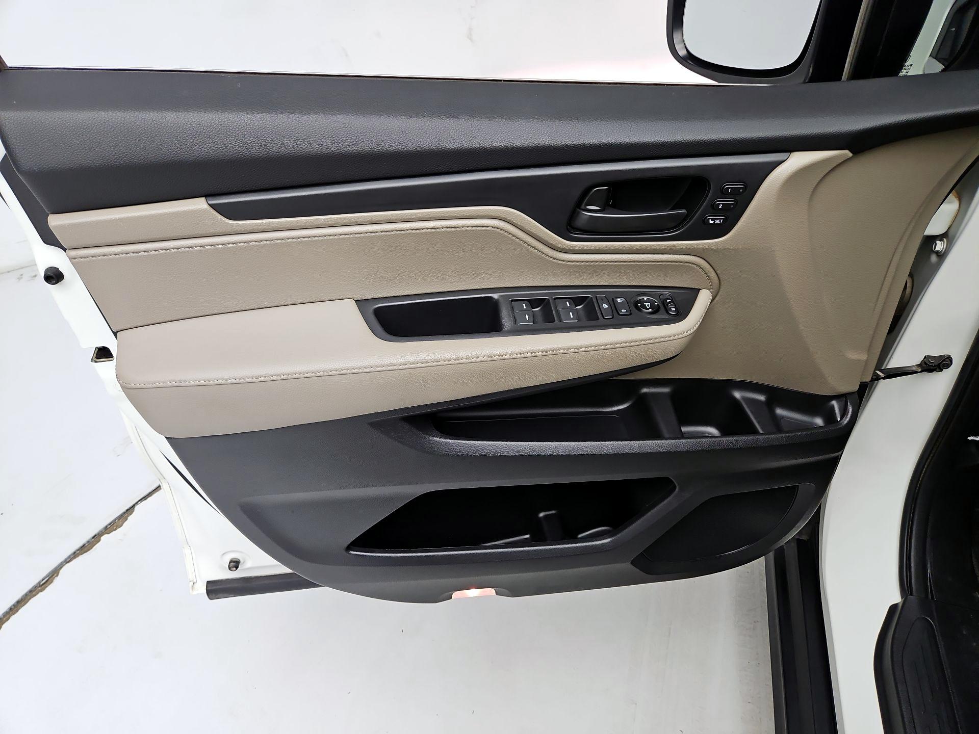 Thumbnail: 2019 Honda Odyssey - 12