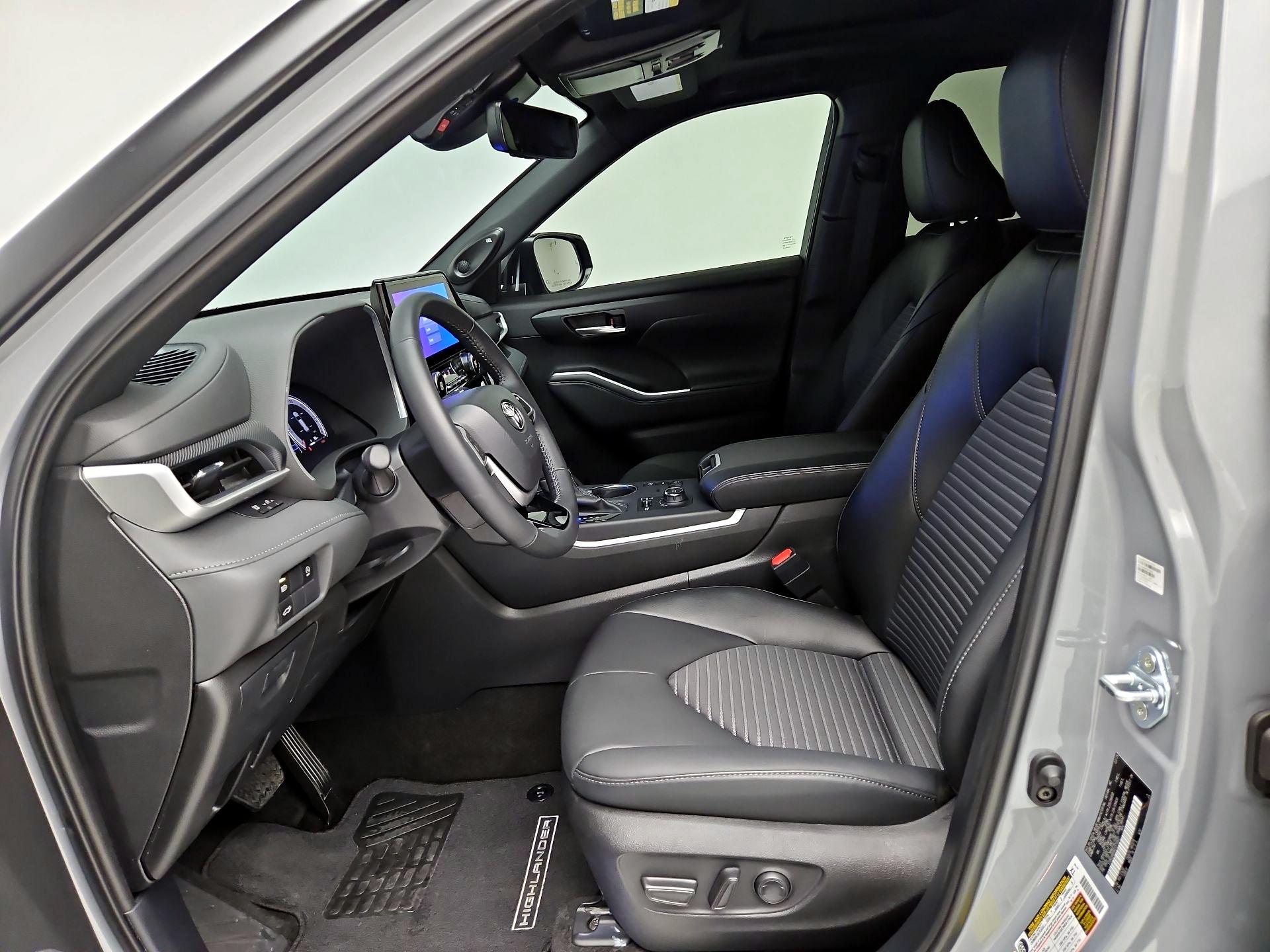 Thumbnail: 2025 Toyota Highlander - 11